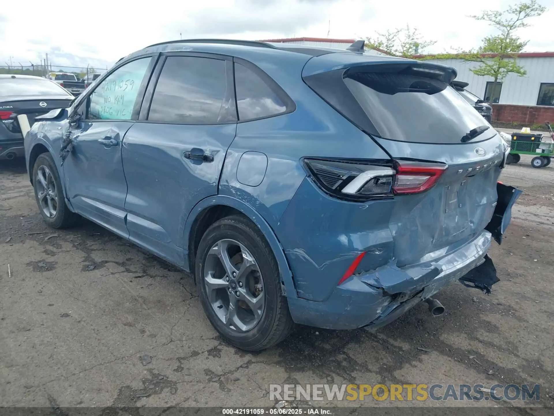 3 Photograph of a damaged car 1FMCU9NZ4PUB02302 FORD ESCAPE 2023