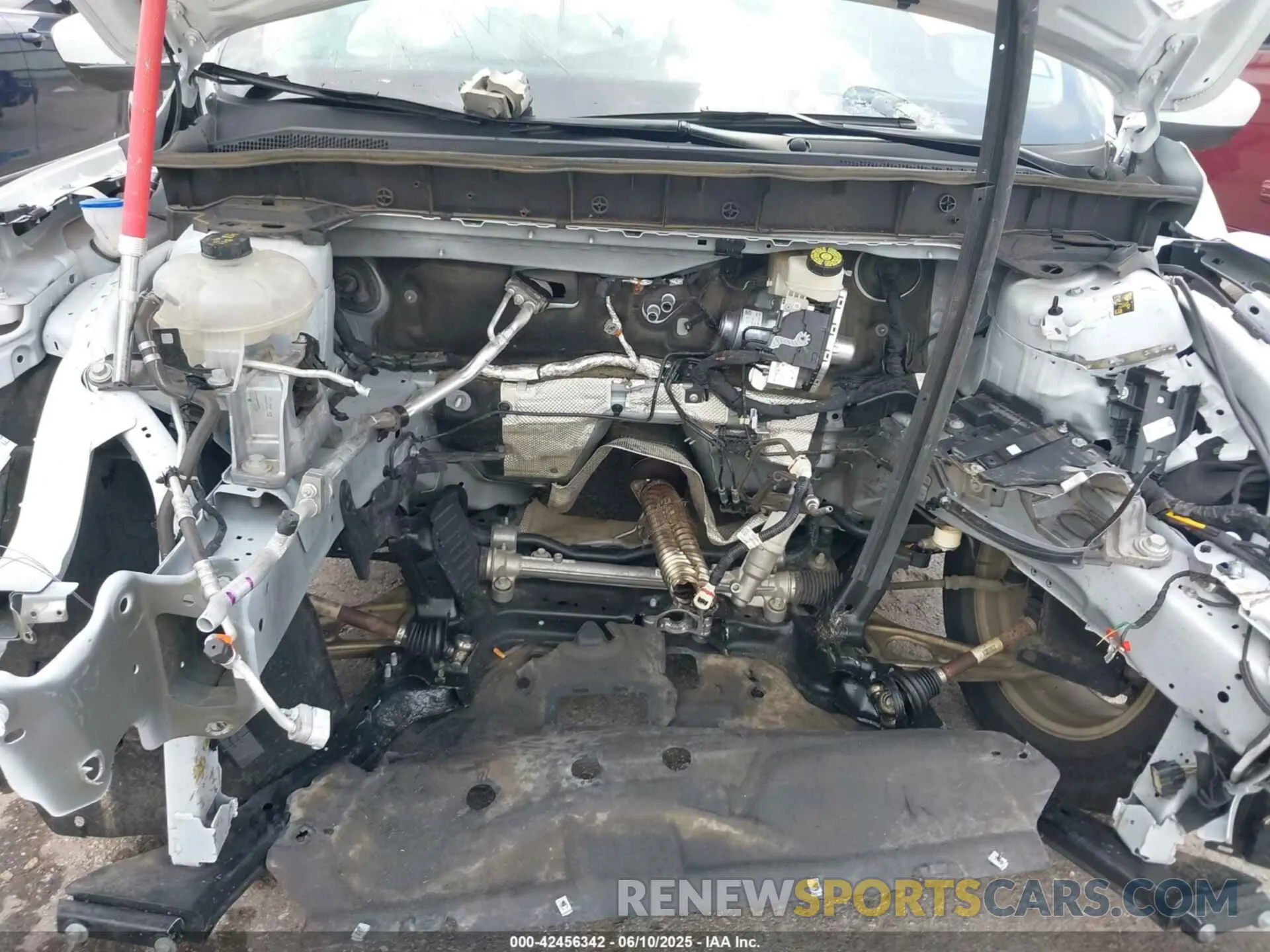 10 Photograph of a damaged car 1FMCU0GN0RUA50563 FORD ESCAPE 2024
