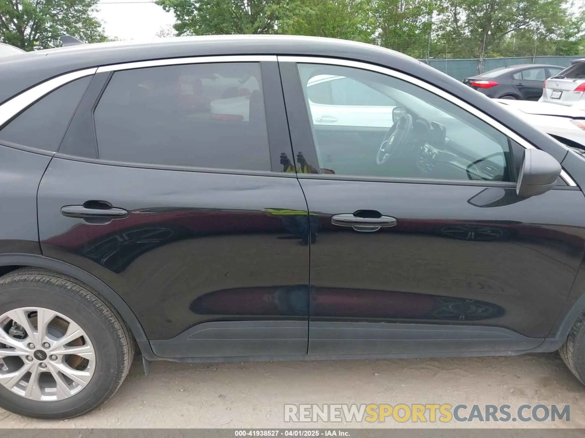 13 Photograph of a damaged car 1FMCU0GN0RUA57657 FORD ESCAPE 2024