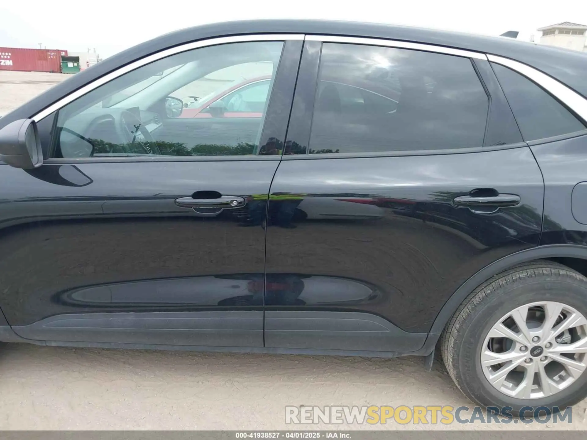 14 Photograph of a damaged car 1FMCU0GN0RUA57657 FORD ESCAPE 2024