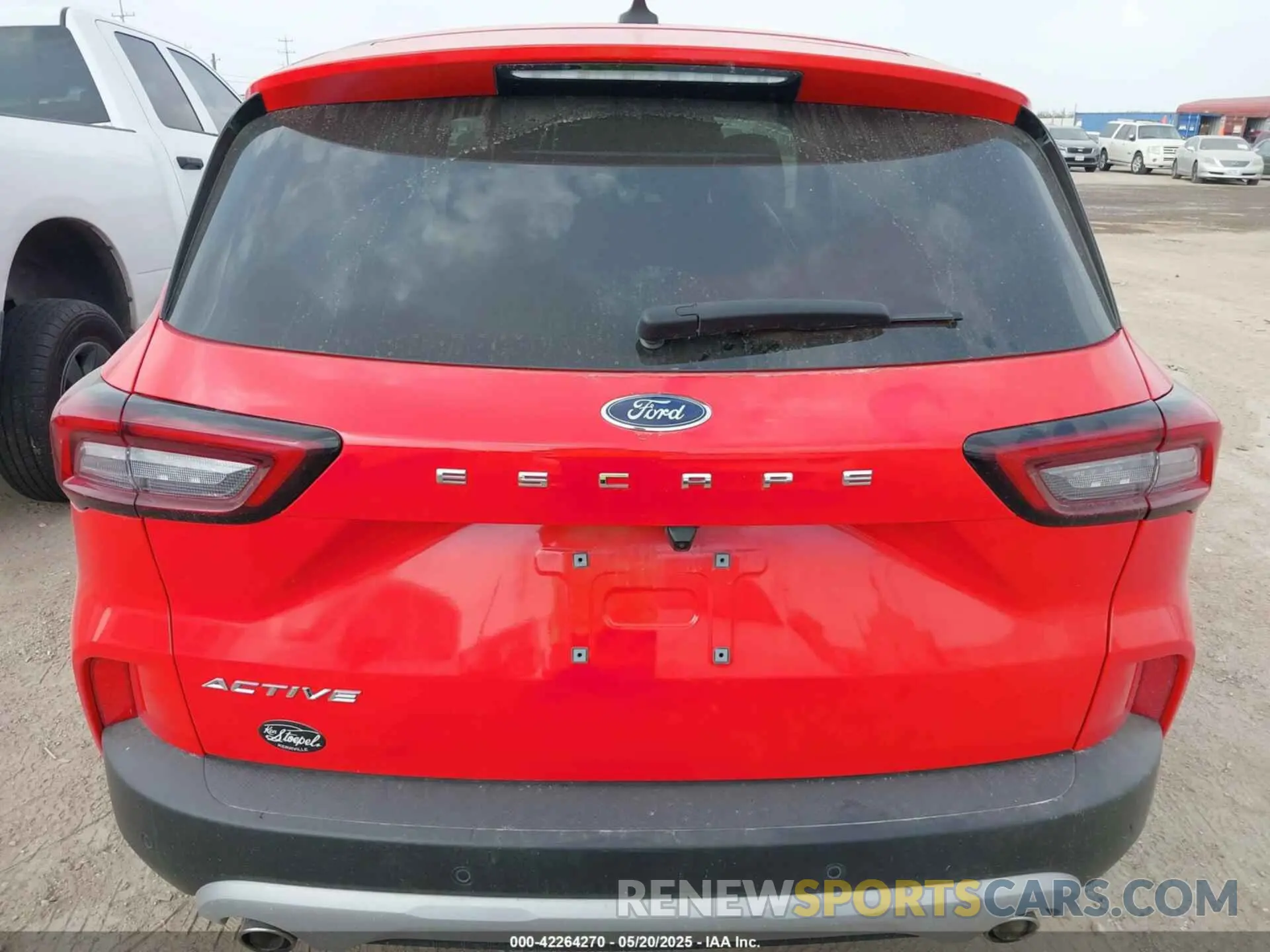 17 Photograph of a damaged car 1FMCU0GN1RUB36142 FORD ESCAPE 2024