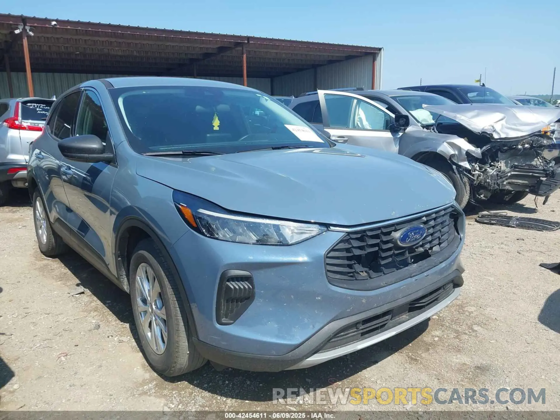 1 Photograph of a damaged car 1FMCU0GN2RUB05854 FORD ESCAPE 2024