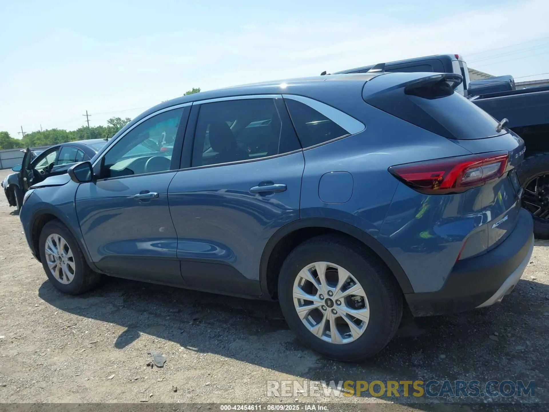 14 Photograph of a damaged car 1FMCU0GN2RUB05854 FORD ESCAPE 2024