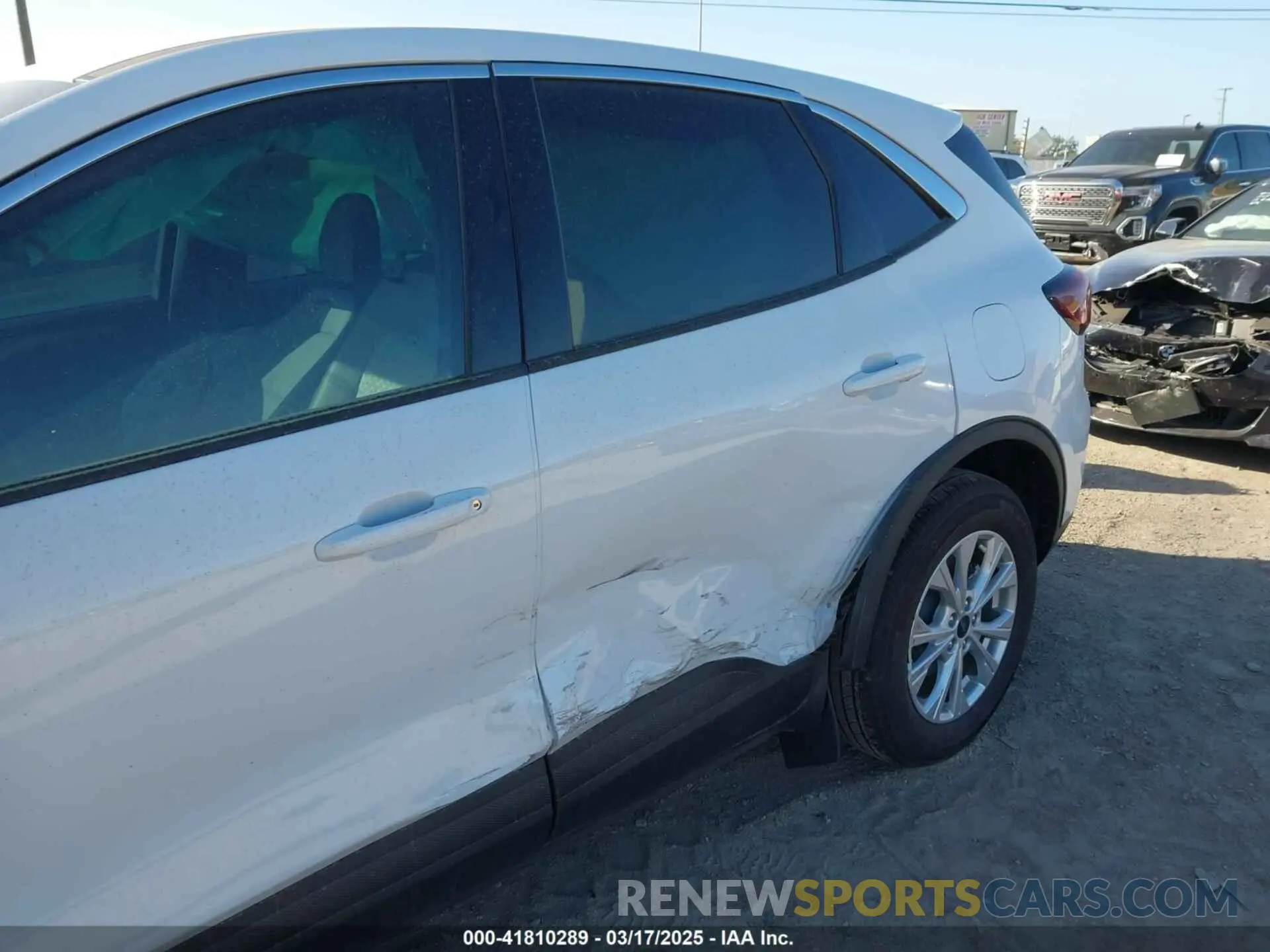 6 Photograph of a damaged car 1FMCU0GN2RUB14750 FORD ESCAPE 2024