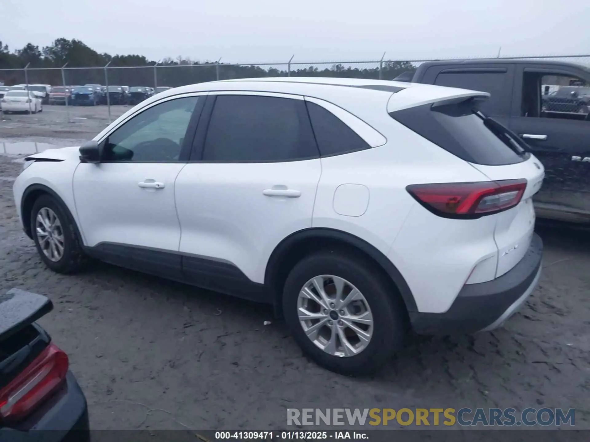 14 Photograph of a damaged car 1FMCU0GN2RUB15736 FORD ESCAPE 2024