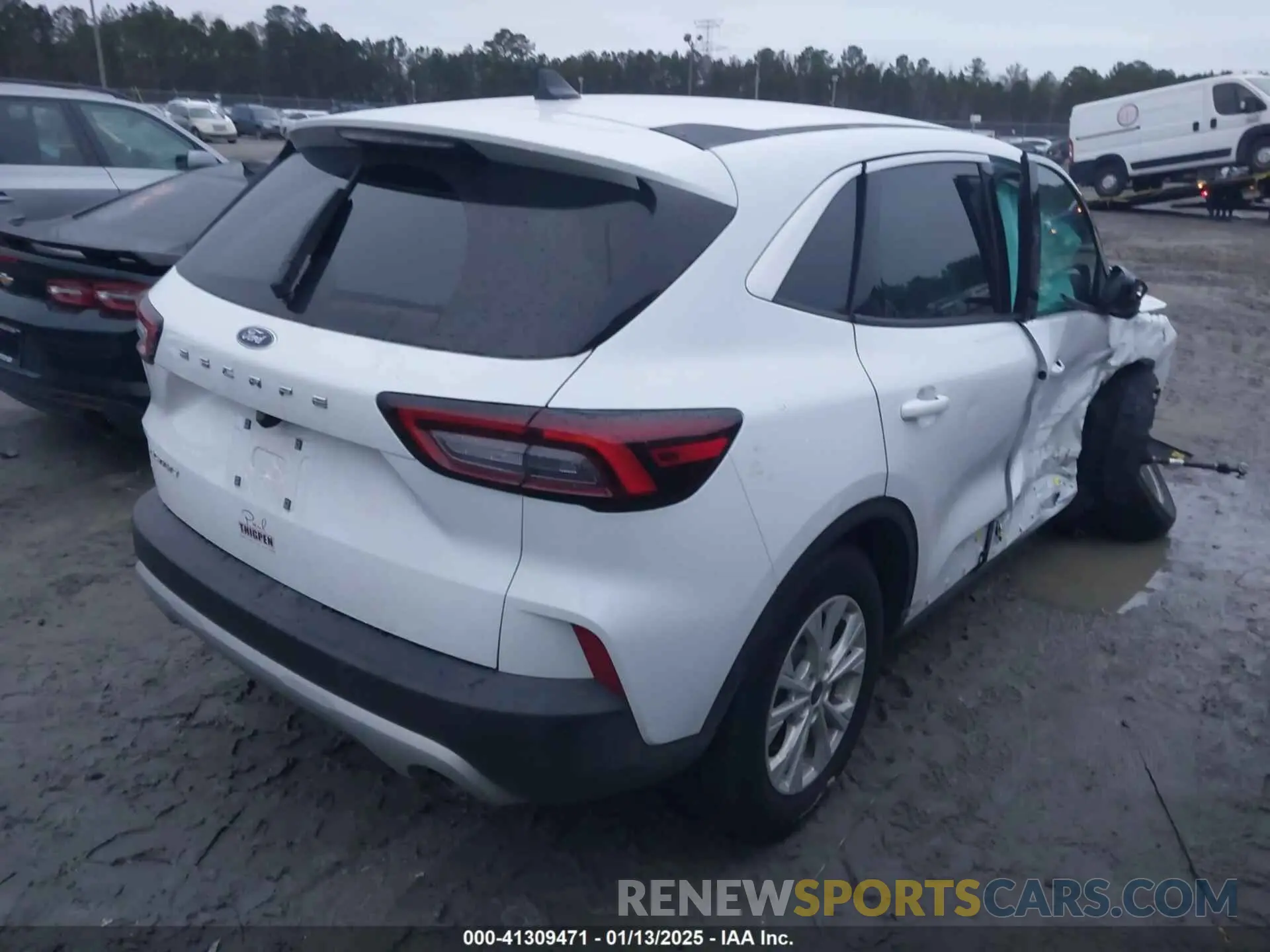 4 Photograph of a damaged car 1FMCU0GN2RUB15736 FORD ESCAPE 2024