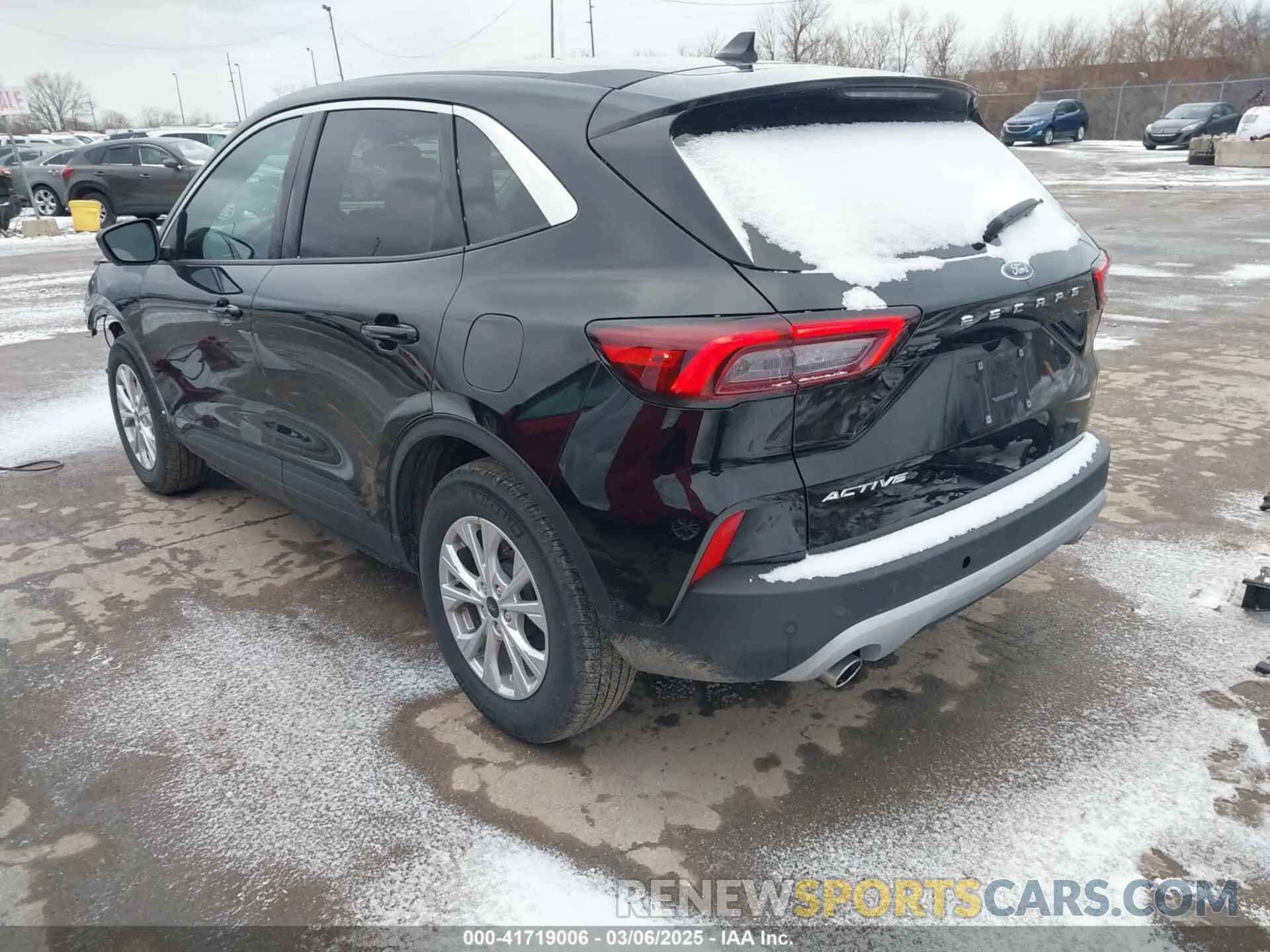 3 Фотография поврежденного автомобиля 1FMCU0GN3RUA67860 FORD ESCAPE 2024