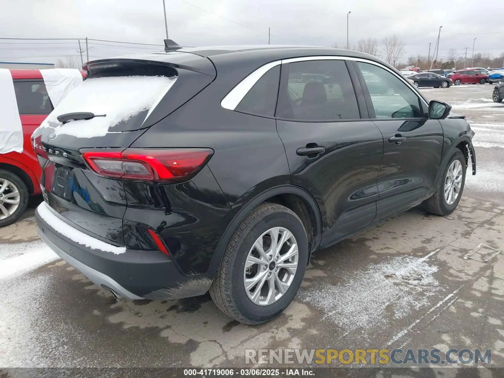 4 Фотография поврежденного автомобиля 1FMCU0GN3RUA67860 FORD ESCAPE 2024