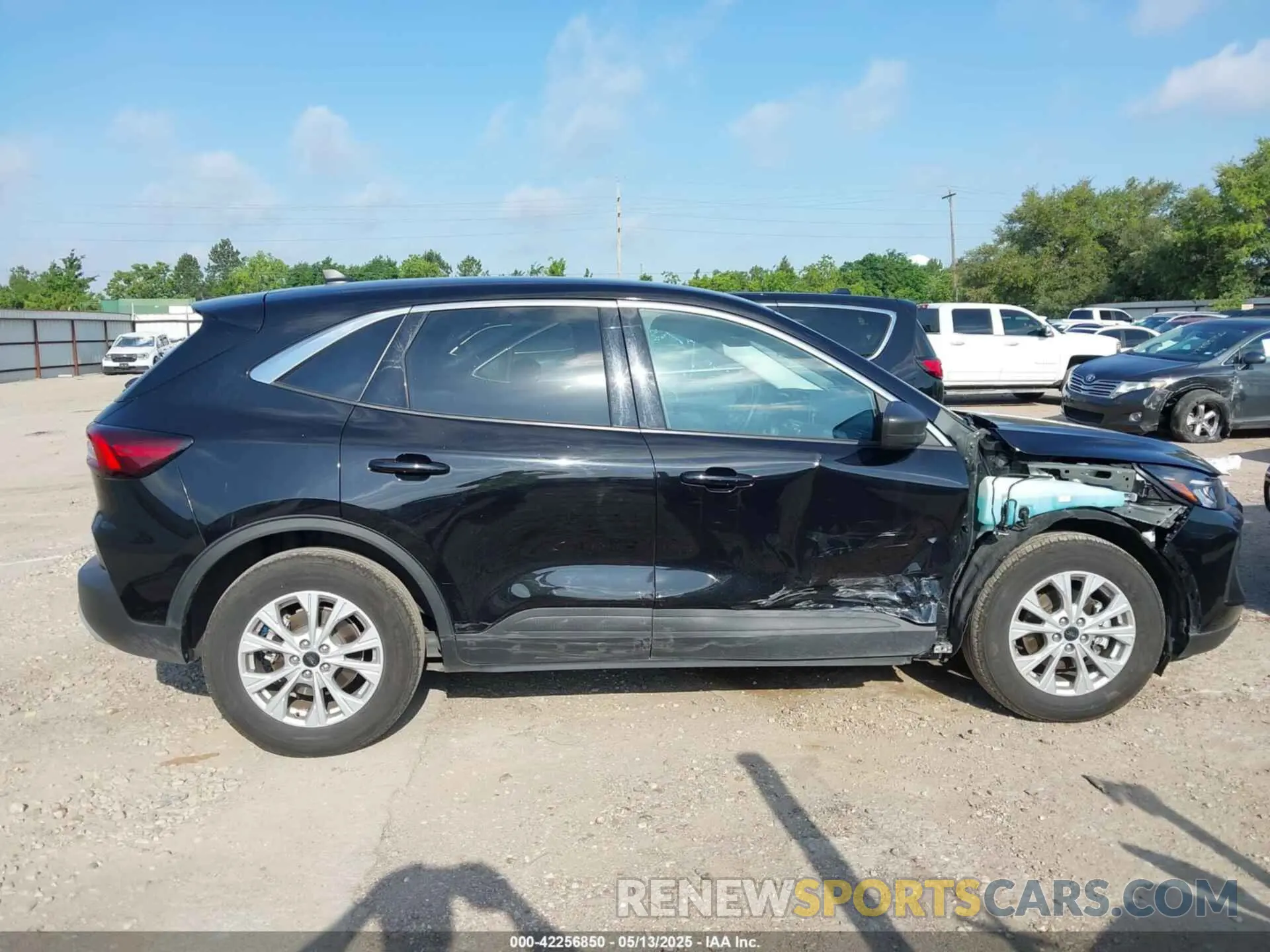 14 Photograph of a damaged car 1FMCU0GN4RUA05108 FORD ESCAPE 2024