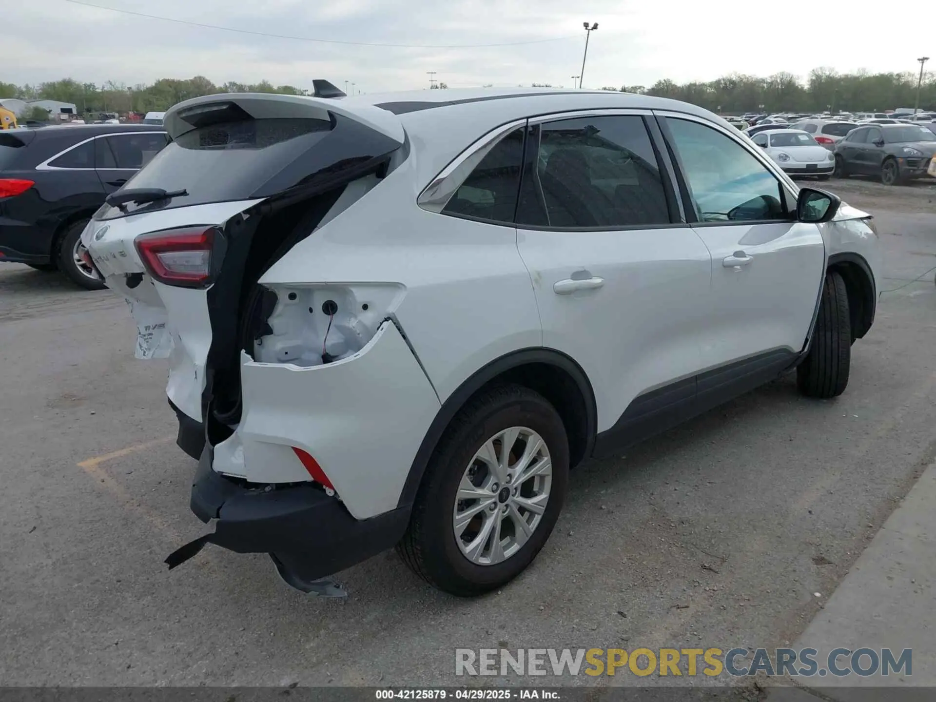 4 Фотография поврежденного автомобиля 1FMCU0GN4RUB47586 FORD ESCAPE 2024
