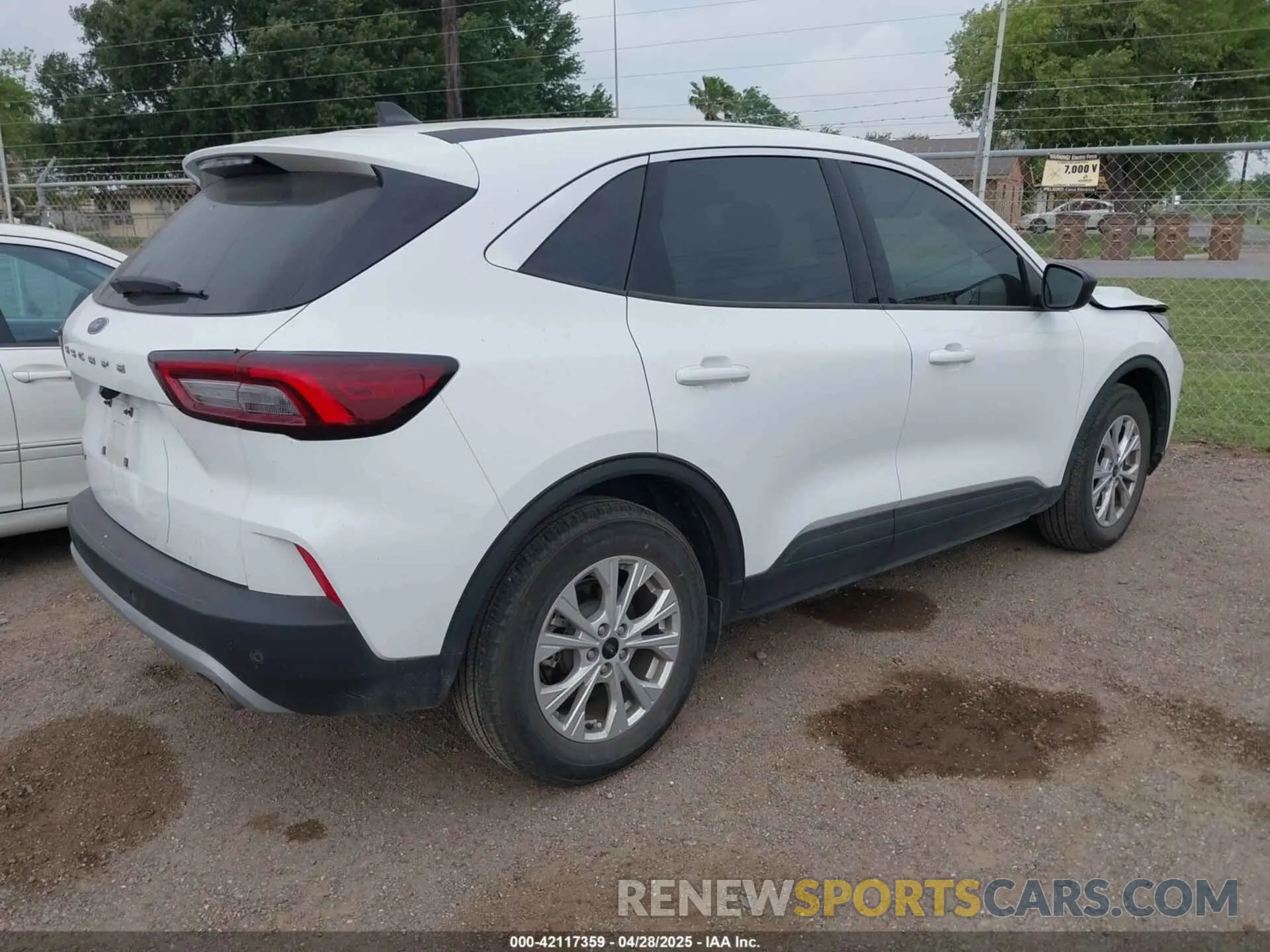 4 Photograph of a damaged car 1FMCU0GN6RUA21360 FORD ESCAPE 2024