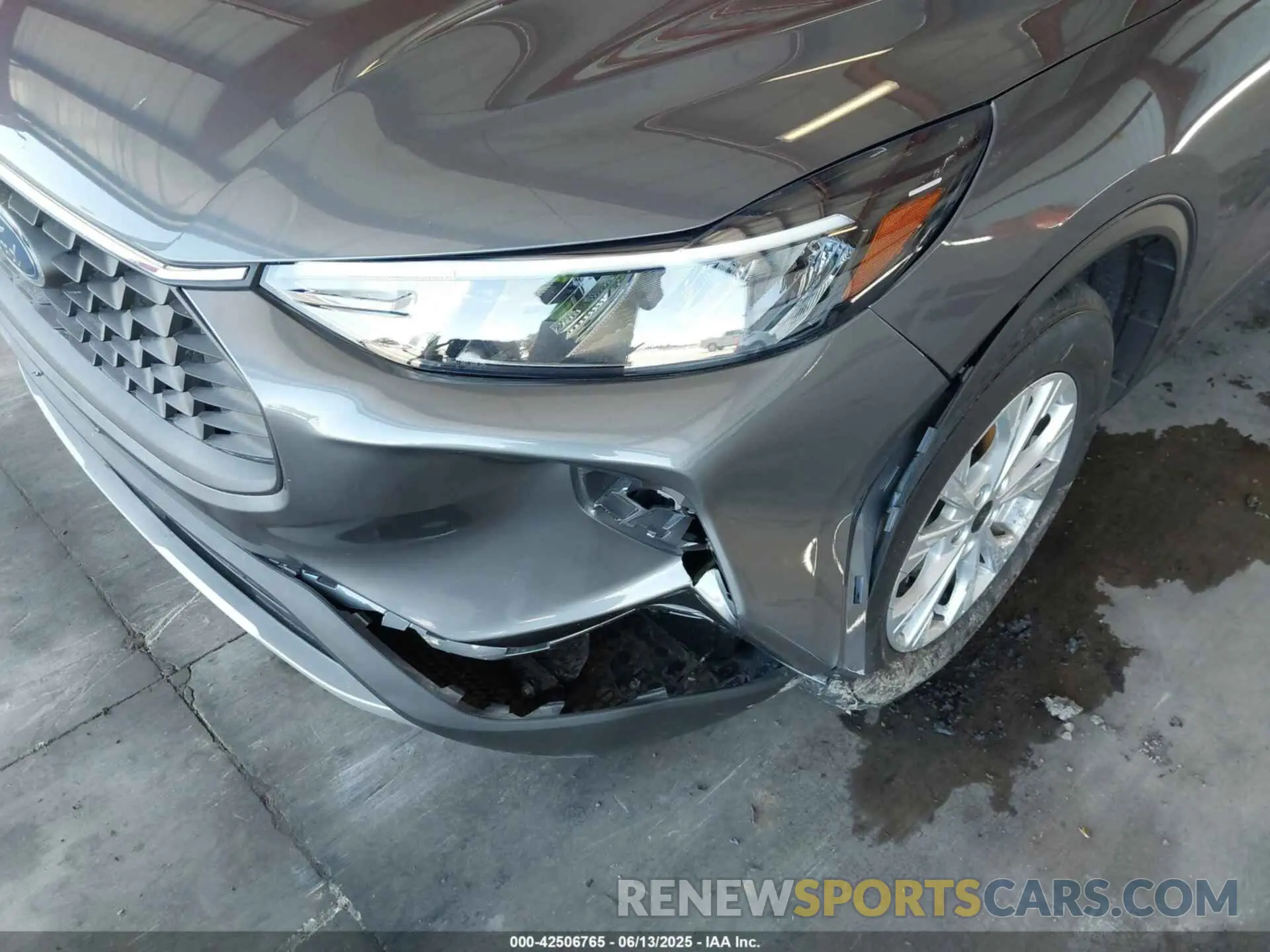 6 Photograph of a damaged car 1FMCU0GN6RUA90033 FORD ESCAPE 2024
