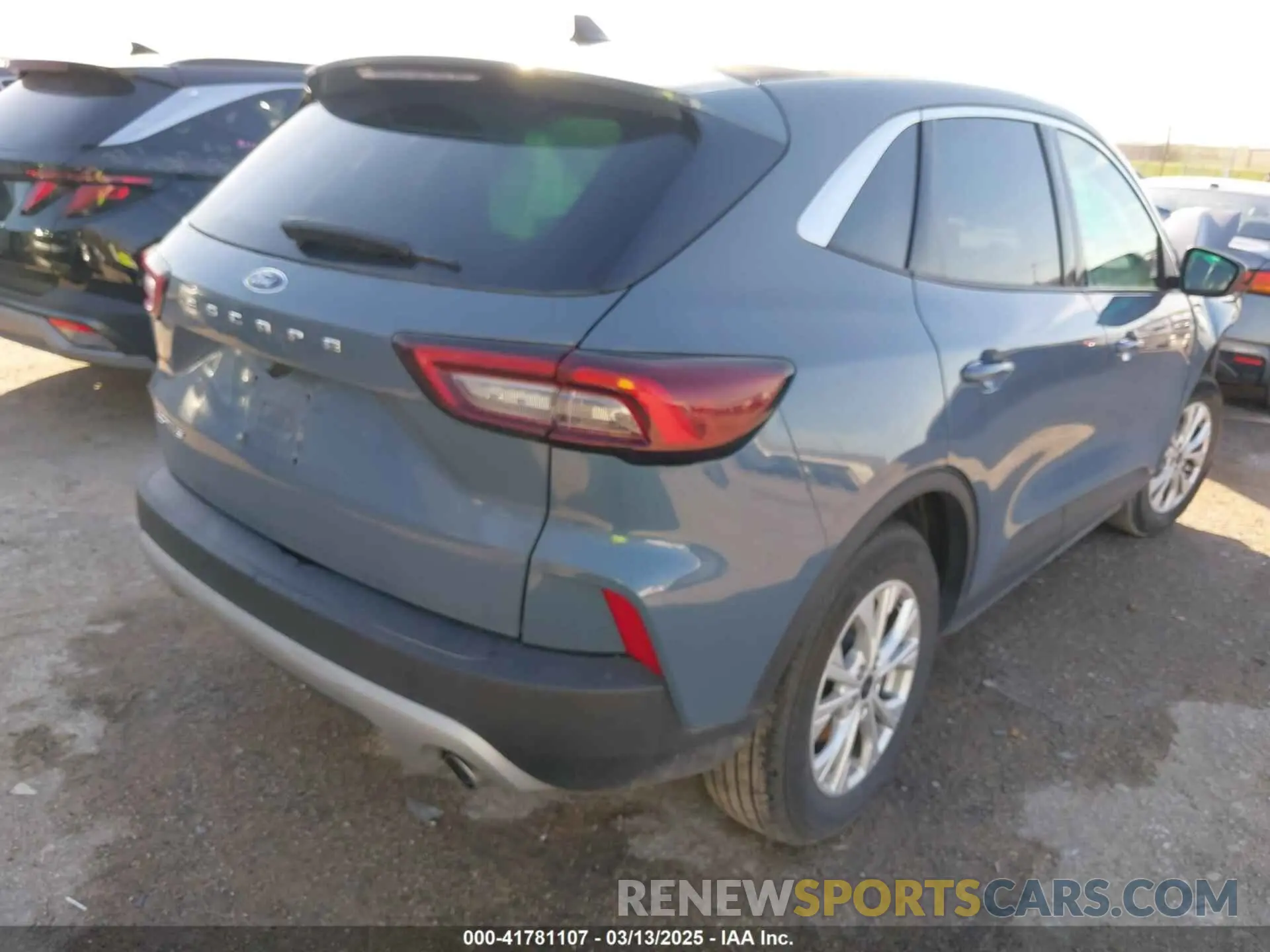 4 Photograph of a damaged car 1FMCU0GN8RUA12725 FORD ESCAPE 2024