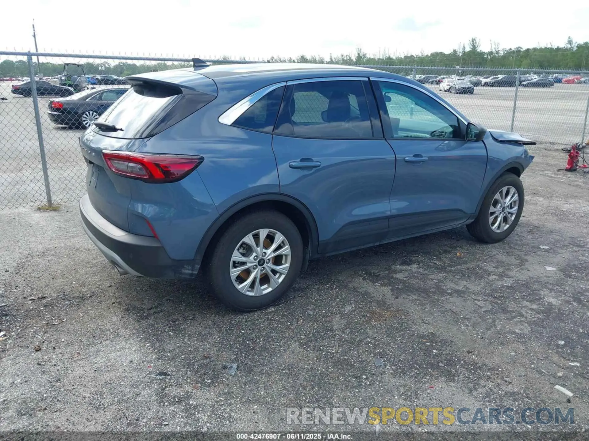 4 Фотография поврежденного автомобиля 1FMCU0GN8RUB31567 FORD ESCAPE 2024
