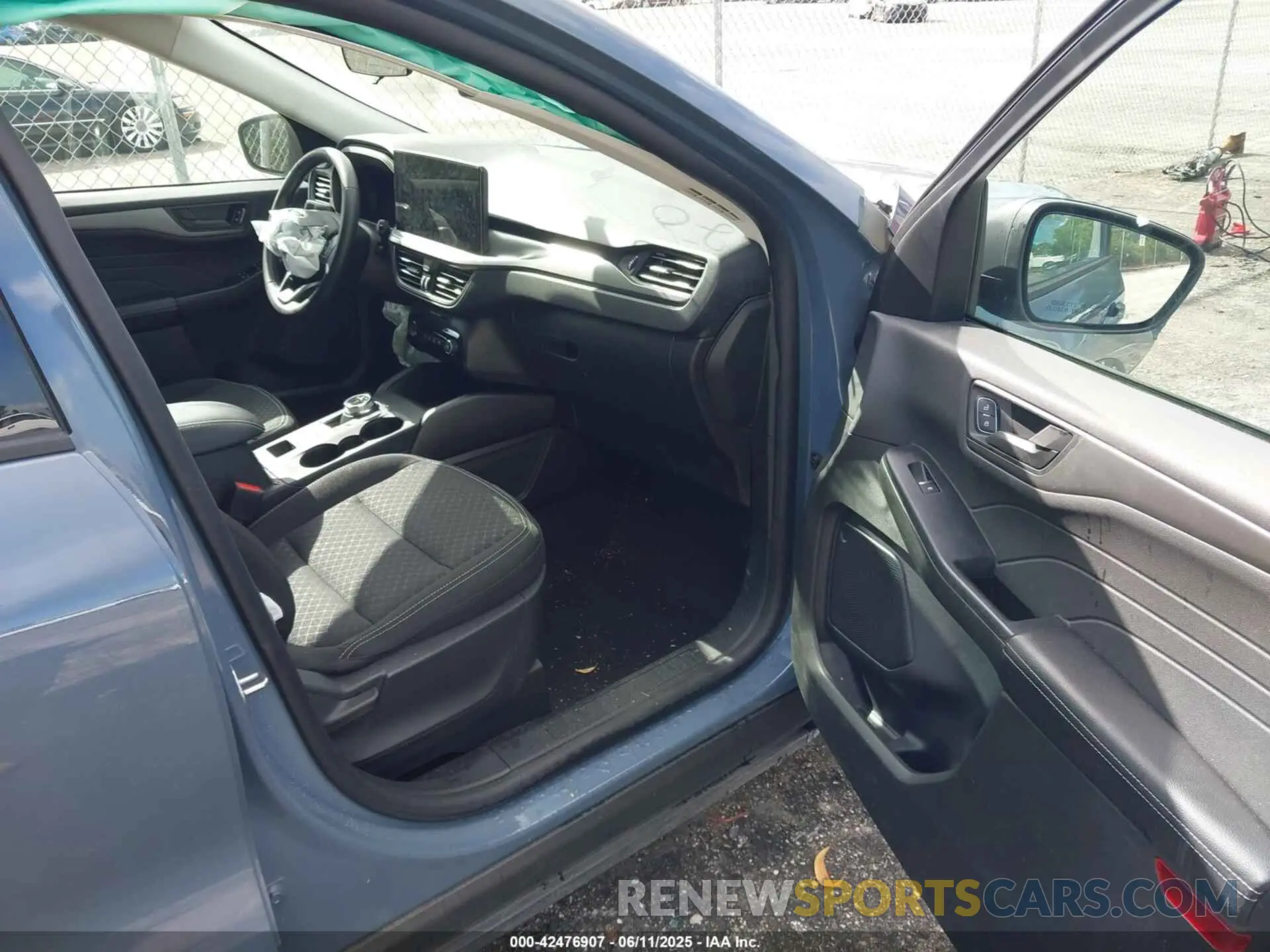 5 Фотография поврежденного автомобиля 1FMCU0GN8RUB31567 FORD ESCAPE 2024