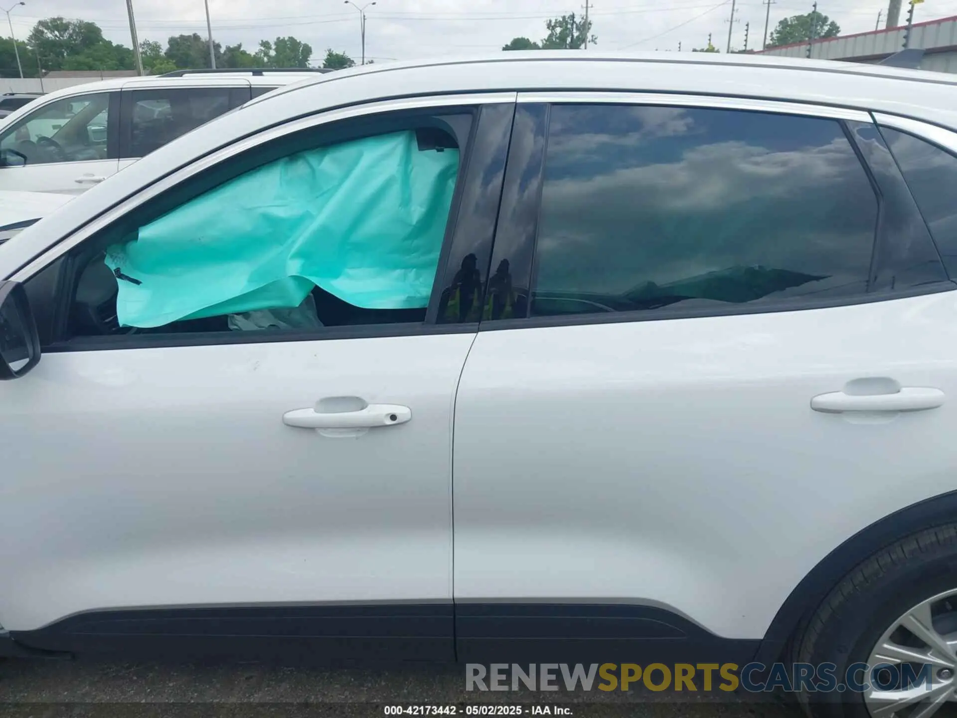 14 Photograph of a damaged car 1FMCU0GNXRUB55708 FORD ESCAPE 2024