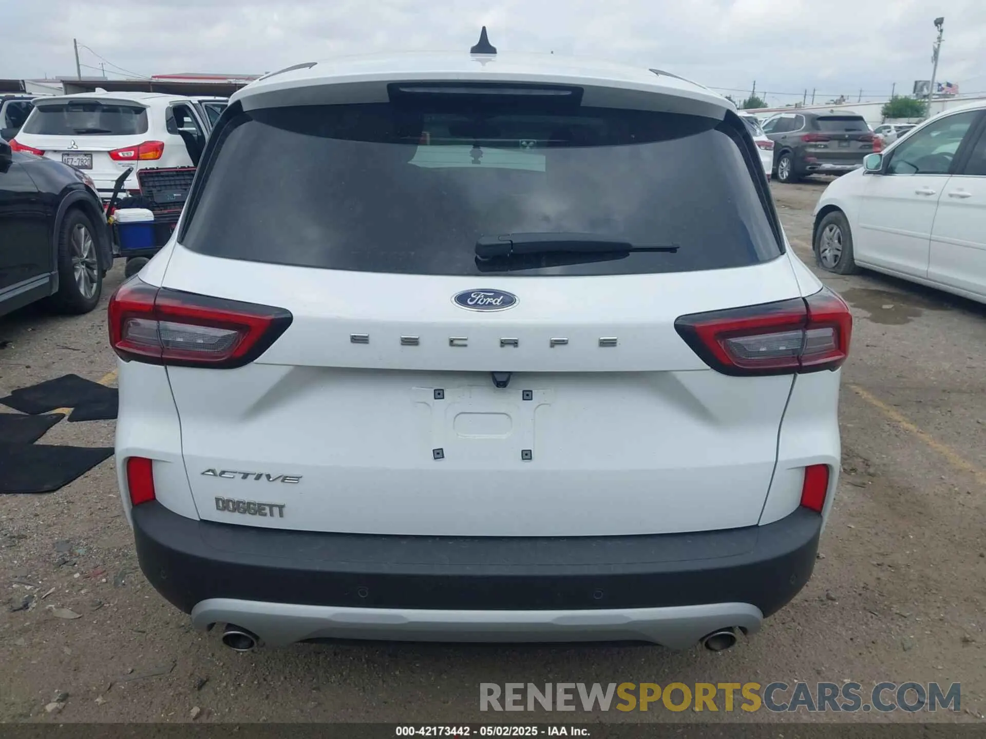 16 Photograph of a damaged car 1FMCU0GNXRUB55708 FORD ESCAPE 2024