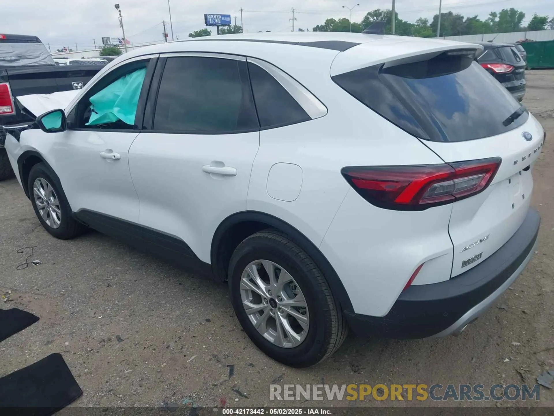 3 Photograph of a damaged car 1FMCU0GNXRUB55708 FORD ESCAPE 2024