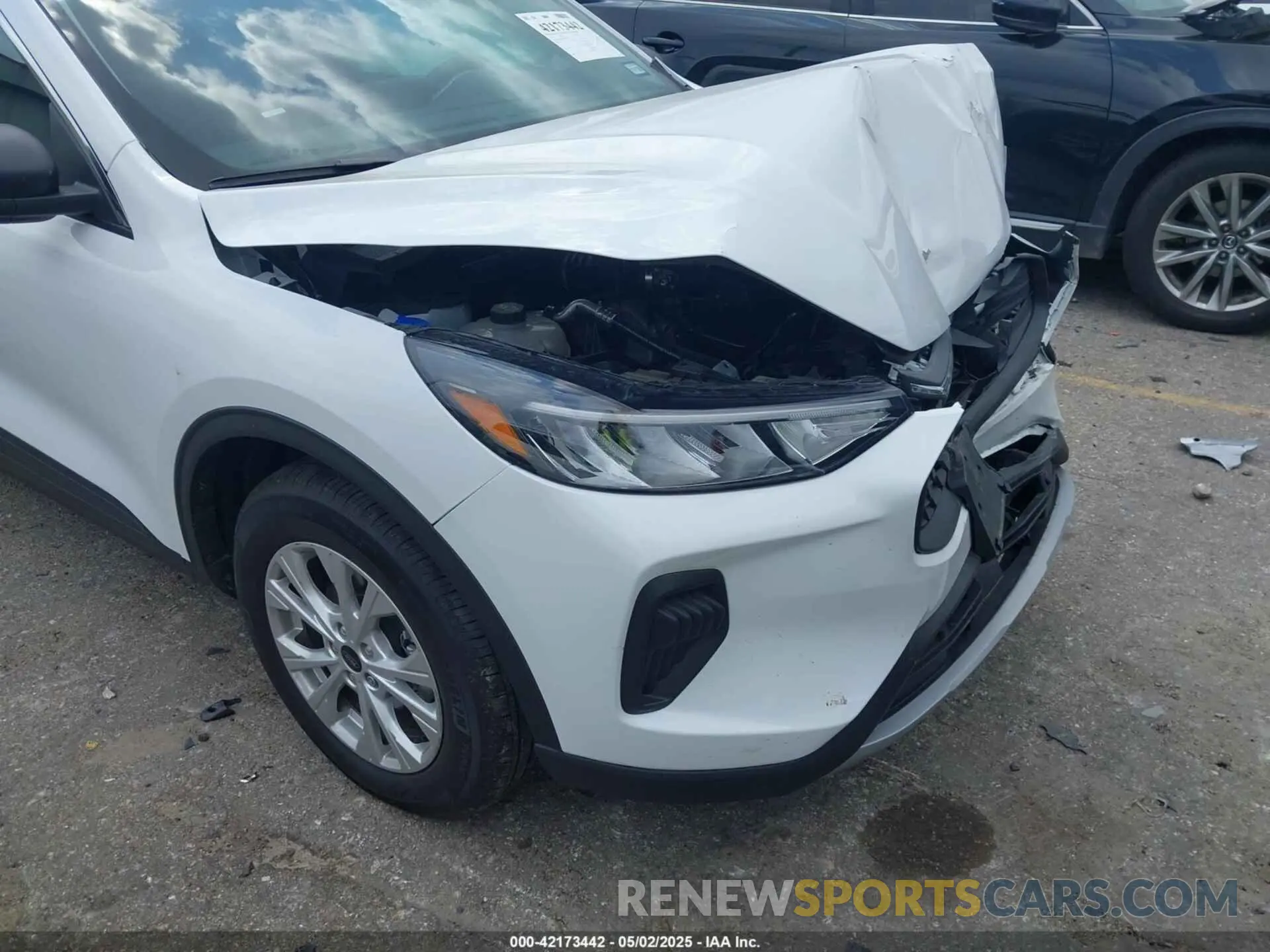 6 Photograph of a damaged car 1FMCU0GNXRUB55708 FORD ESCAPE 2024