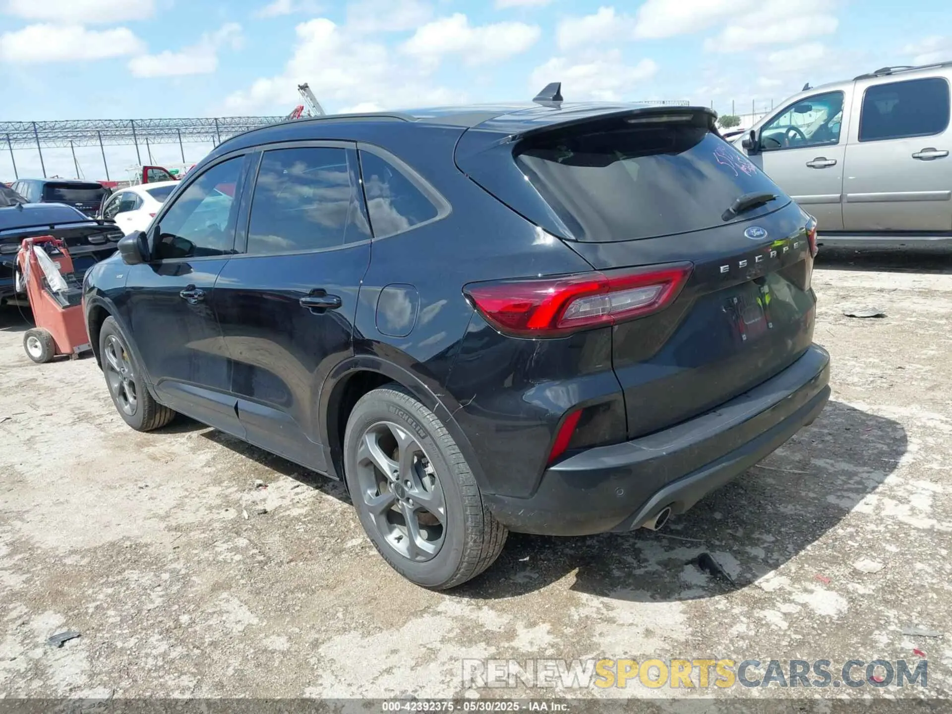 3 Фотография поврежденного автомобиля 1FMCU0MN0RUA38529 FORD ESCAPE 2024