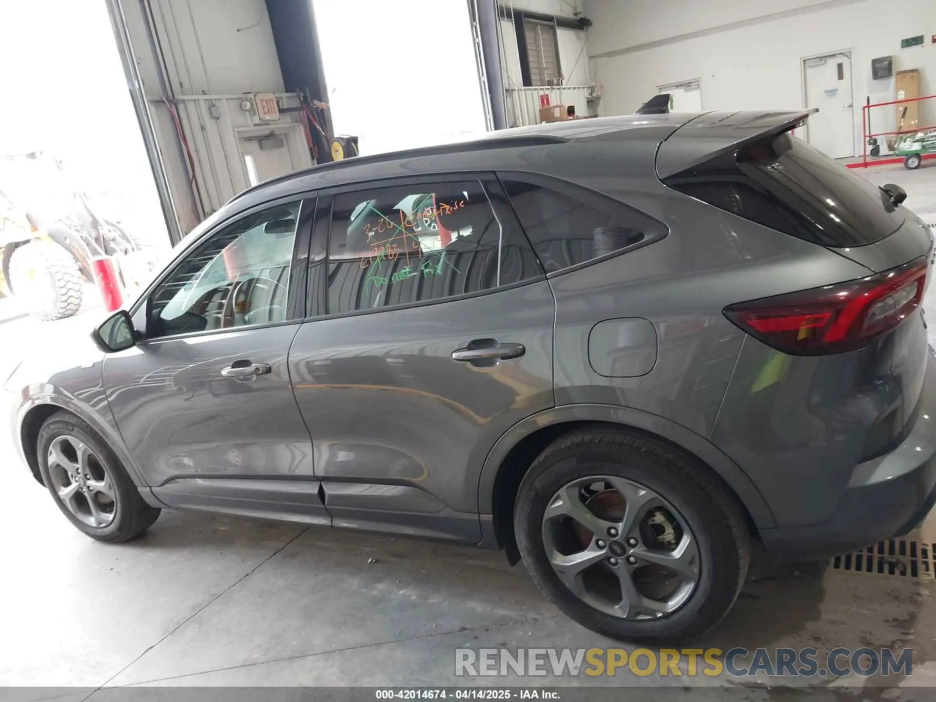 14 Photograph of a damaged car 1FMCU0MN1RUA03532 FORD ESCAPE 2024