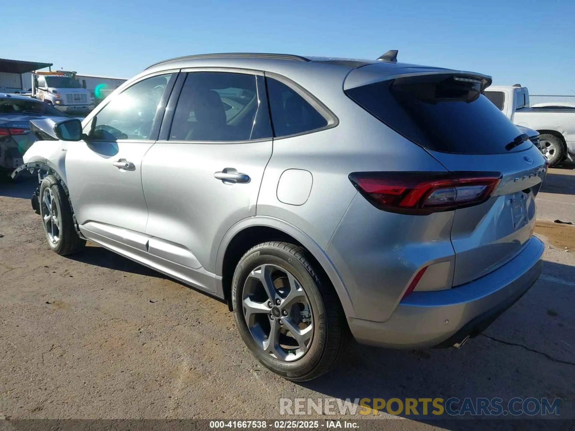 3 Фотография поврежденного автомобиля 1FMCU0MN5RUB05562 FORD ESCAPE 2024