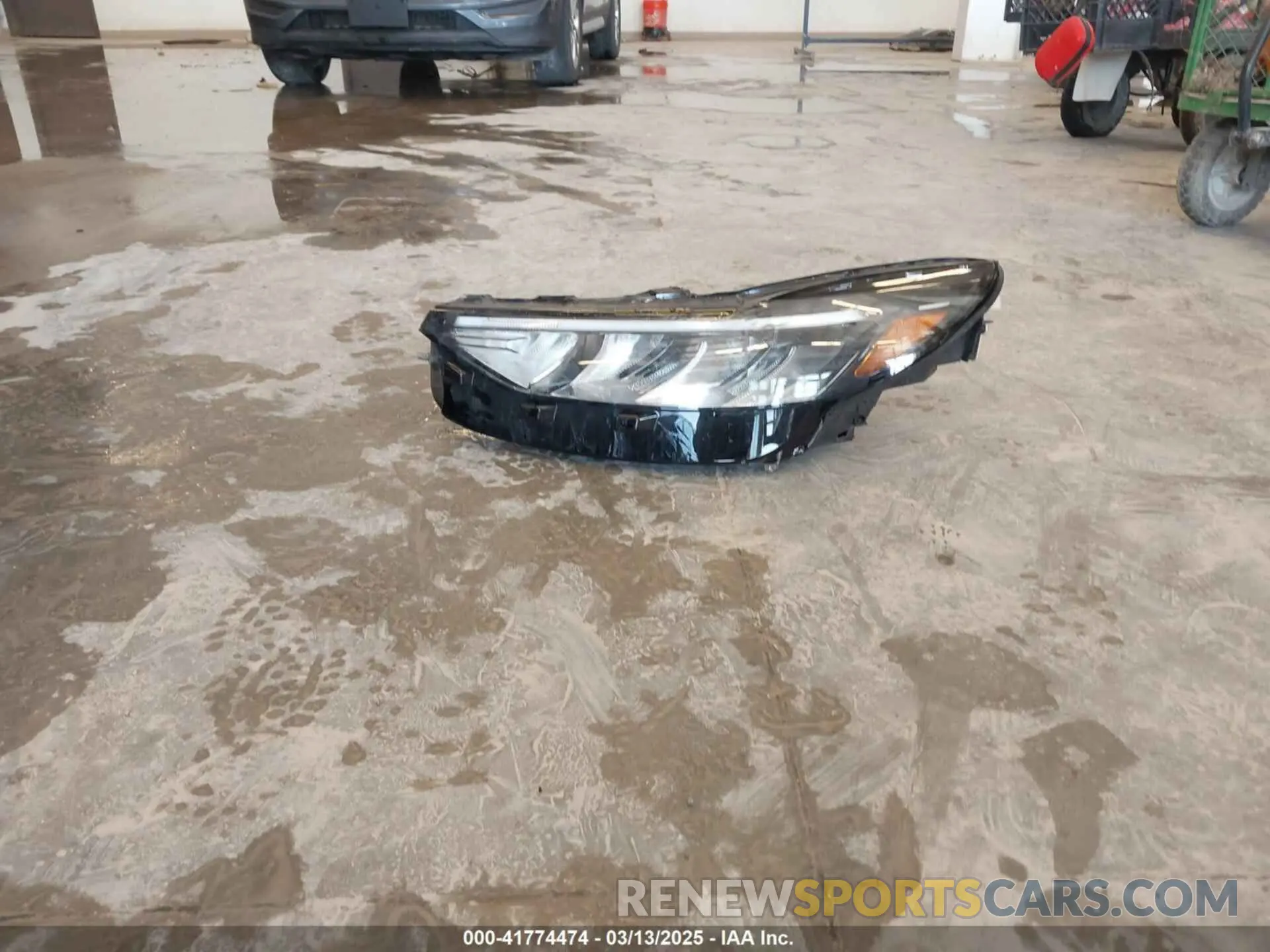 12 Photograph of a damaged car 1FMCU0MNXRUA01665 FORD ESCAPE 2024