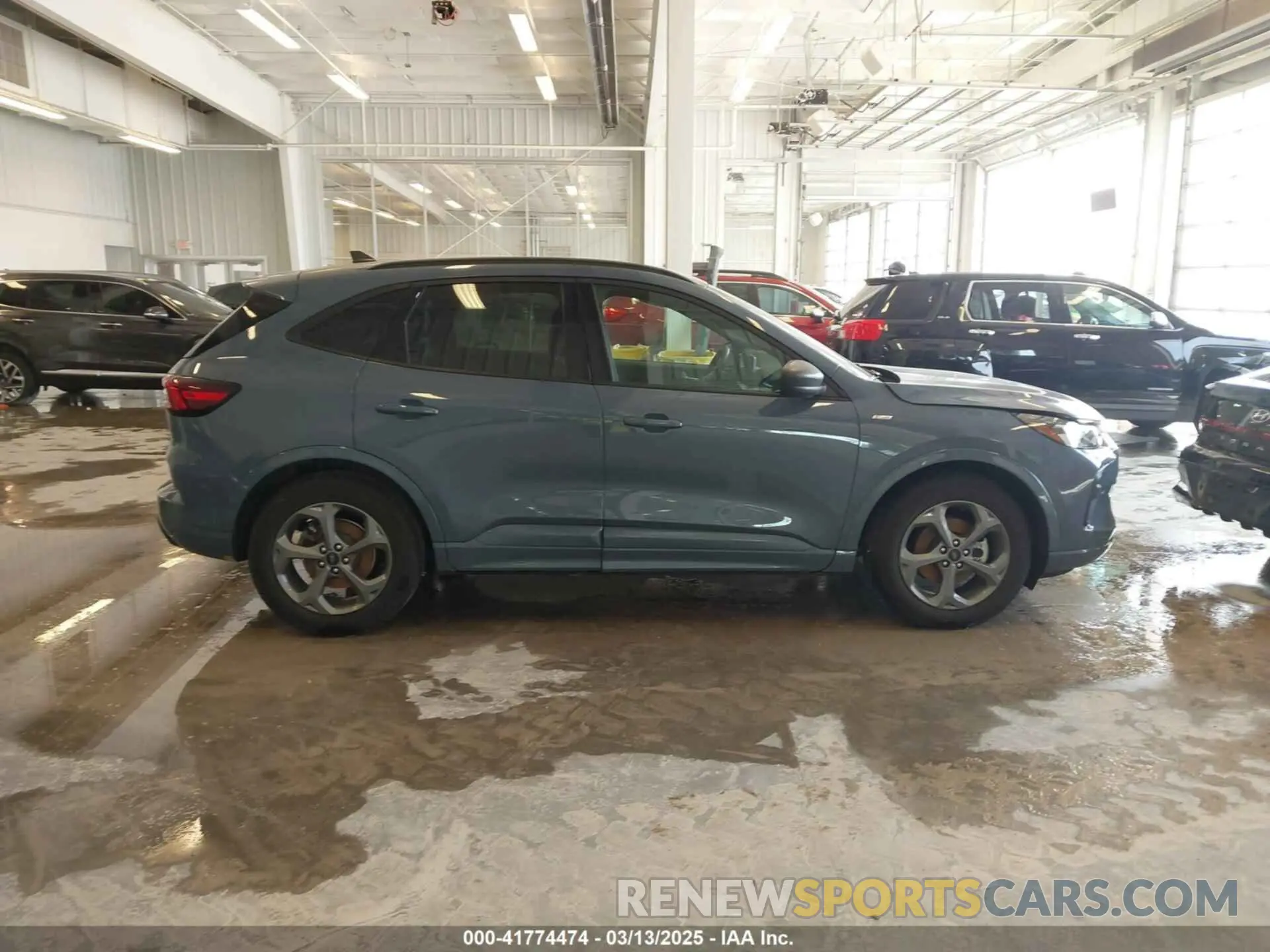 14 Photograph of a damaged car 1FMCU0MNXRUA01665 FORD ESCAPE 2024