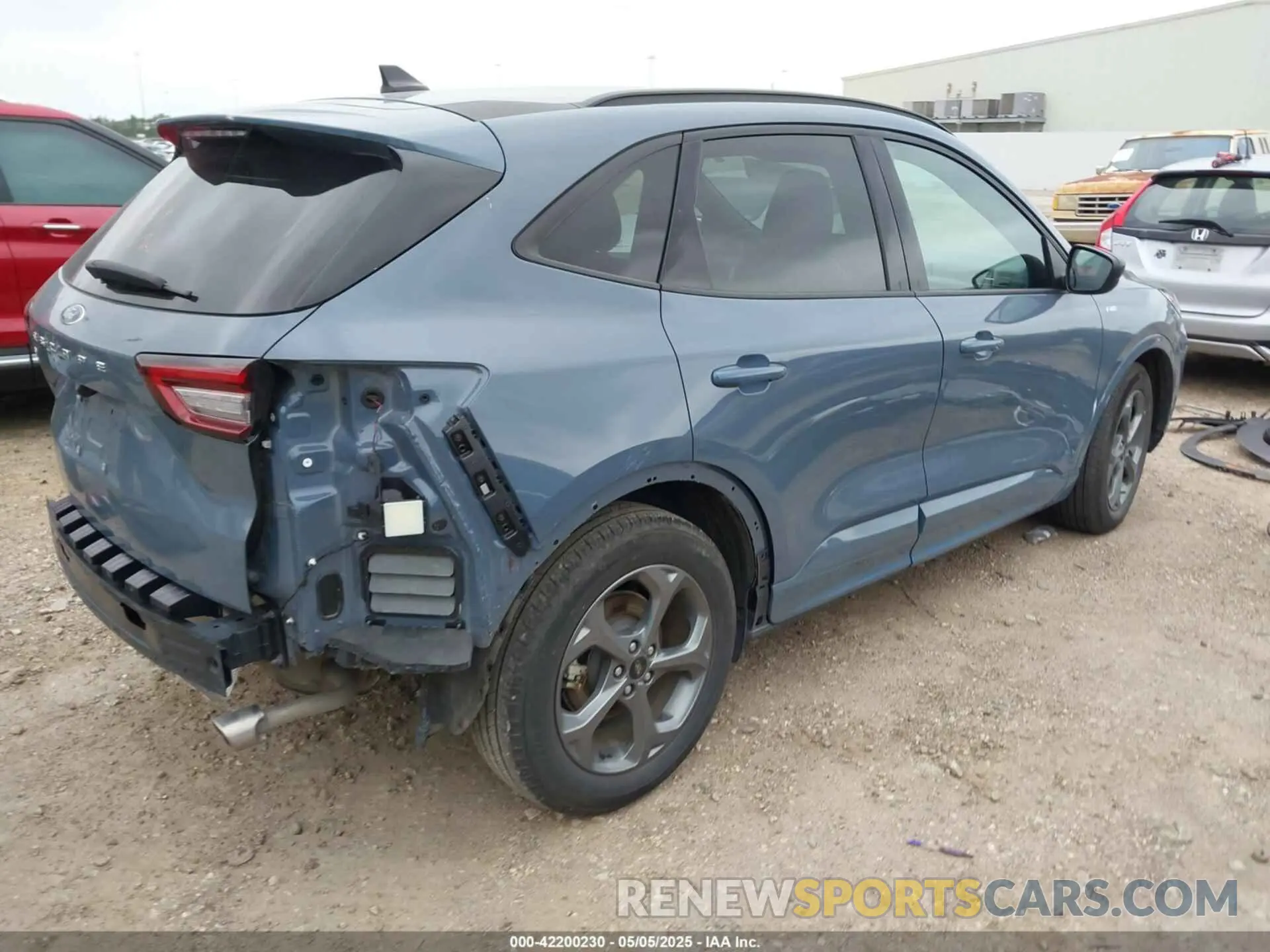 4 Photograph of a damaged car 1FMCU0MNXRUA03464 FORD ESCAPE 2024