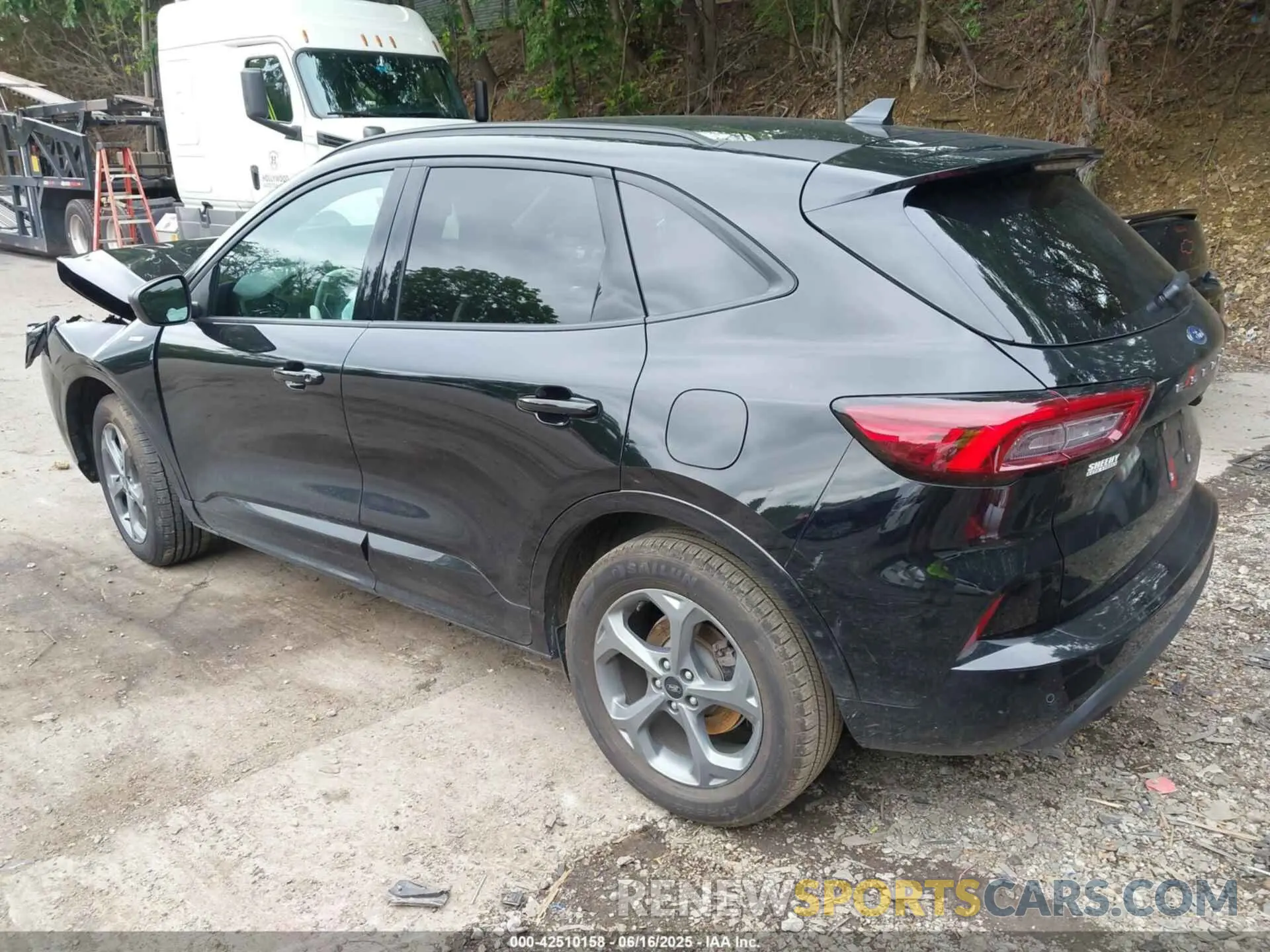 3 Photograph of a damaged car 1FMCU0MZ1RUB18294 FORD ESCAPE 2024