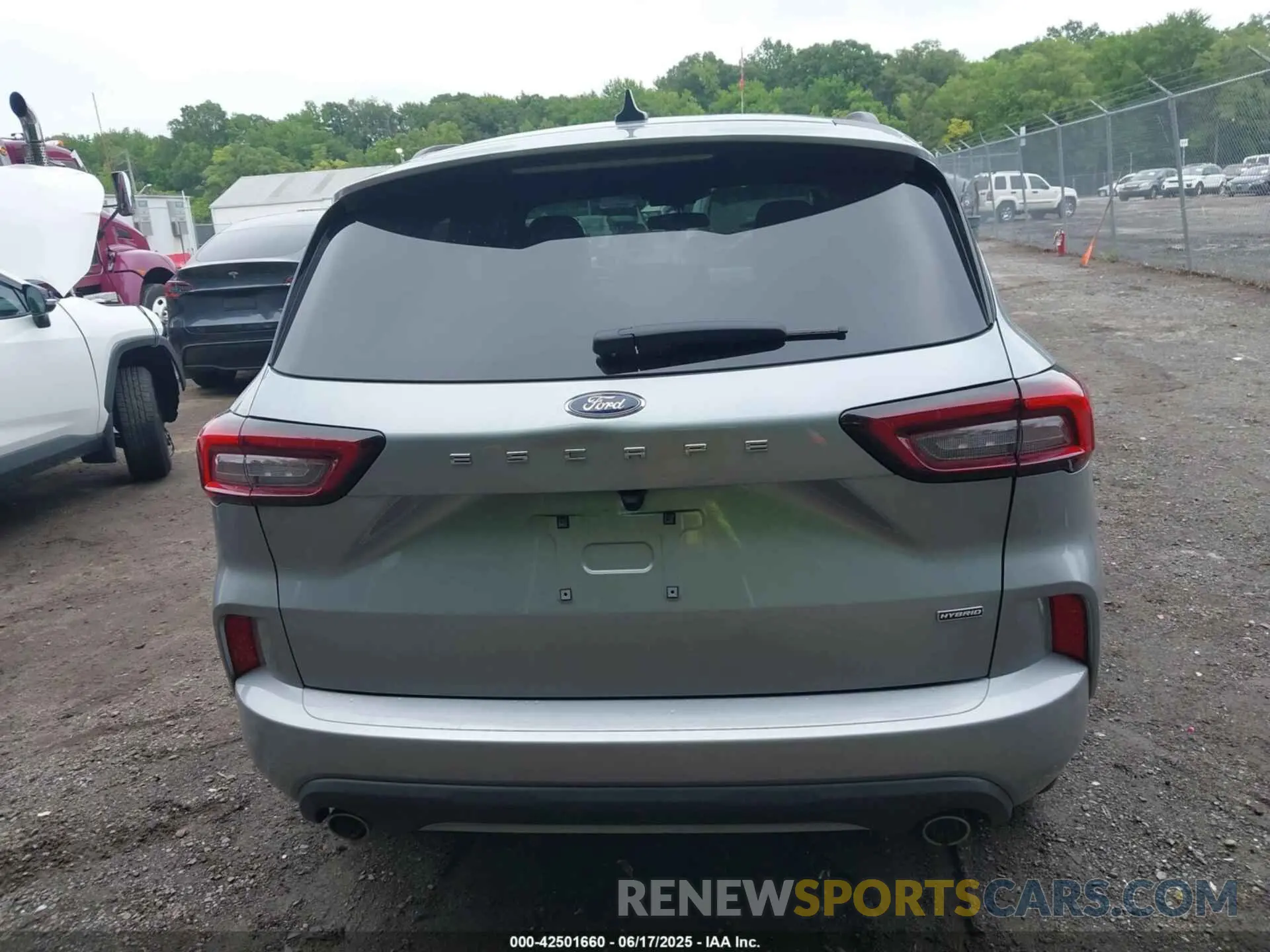 16 Photograph of a damaged car 1FMCU0MZ1RUB24063 FORD ESCAPE 2024