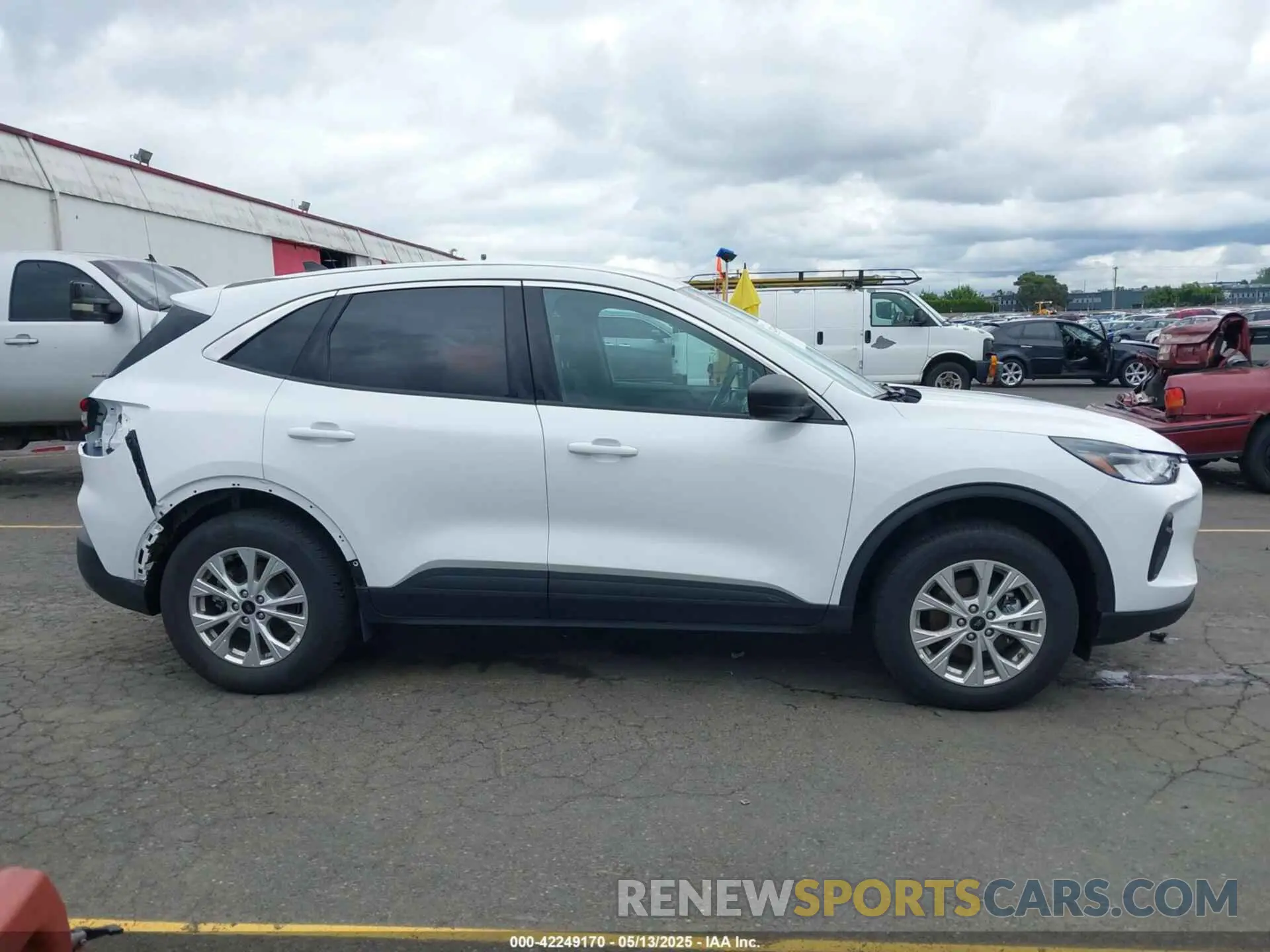 14 Photograph of a damaged car 1FMCU9GN0RUA66671 FORD ESCAPE 2024
