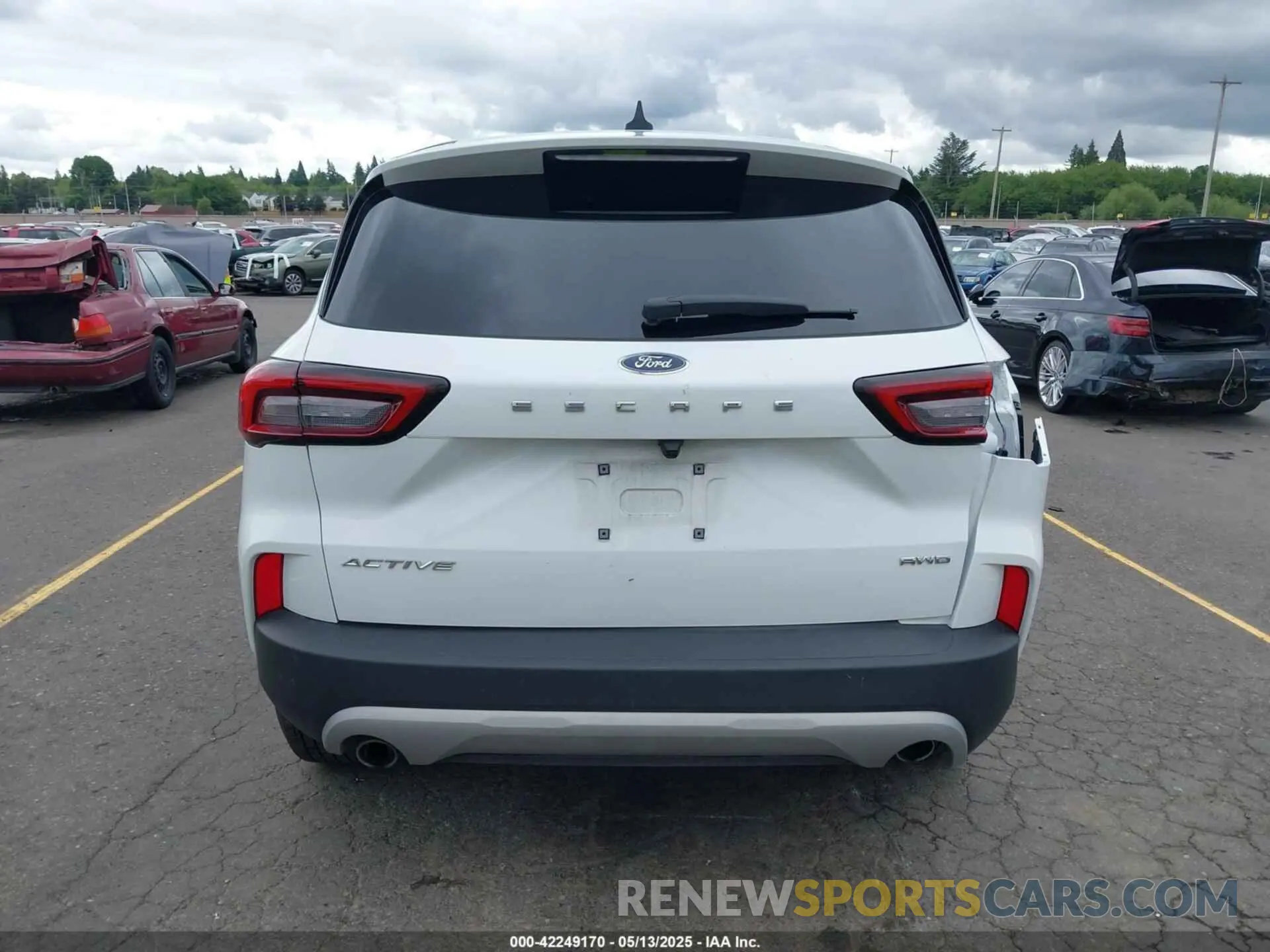 17 Photograph of a damaged car 1FMCU9GN0RUA66671 FORD ESCAPE 2024