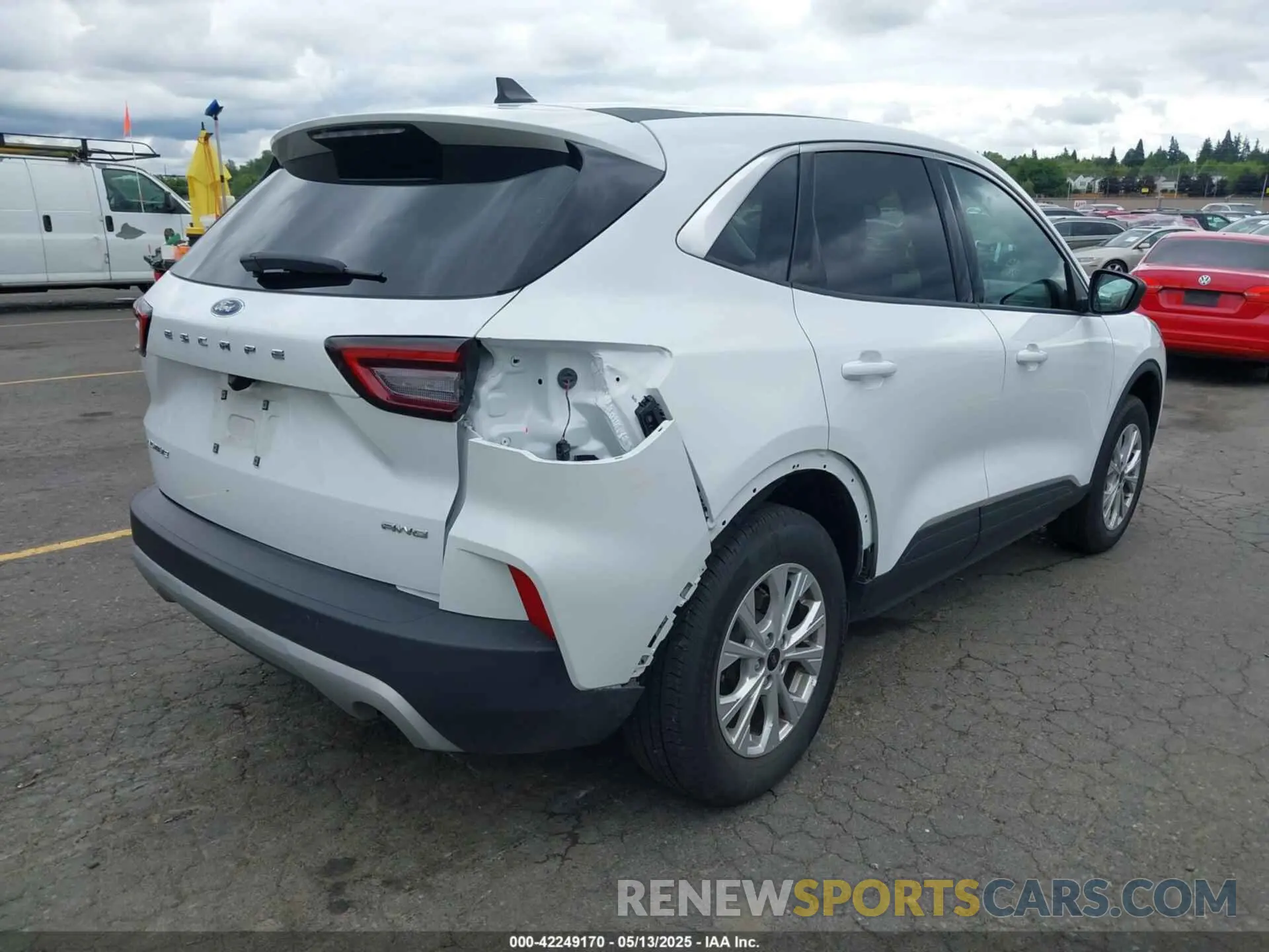 4 Photograph of a damaged car 1FMCU9GN0RUA66671 FORD ESCAPE 2024