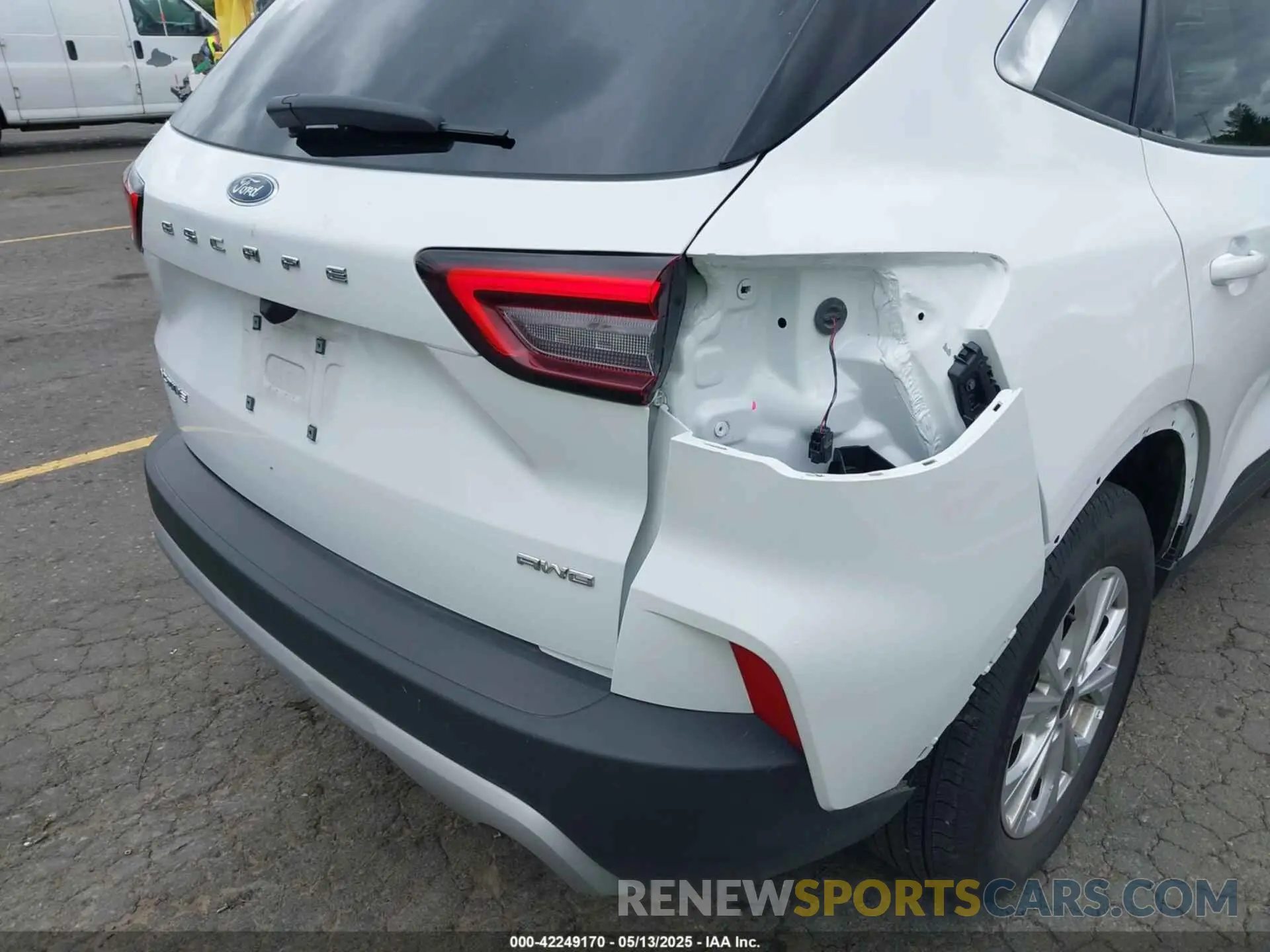 6 Photograph of a damaged car 1FMCU9GN0RUA66671 FORD ESCAPE 2024