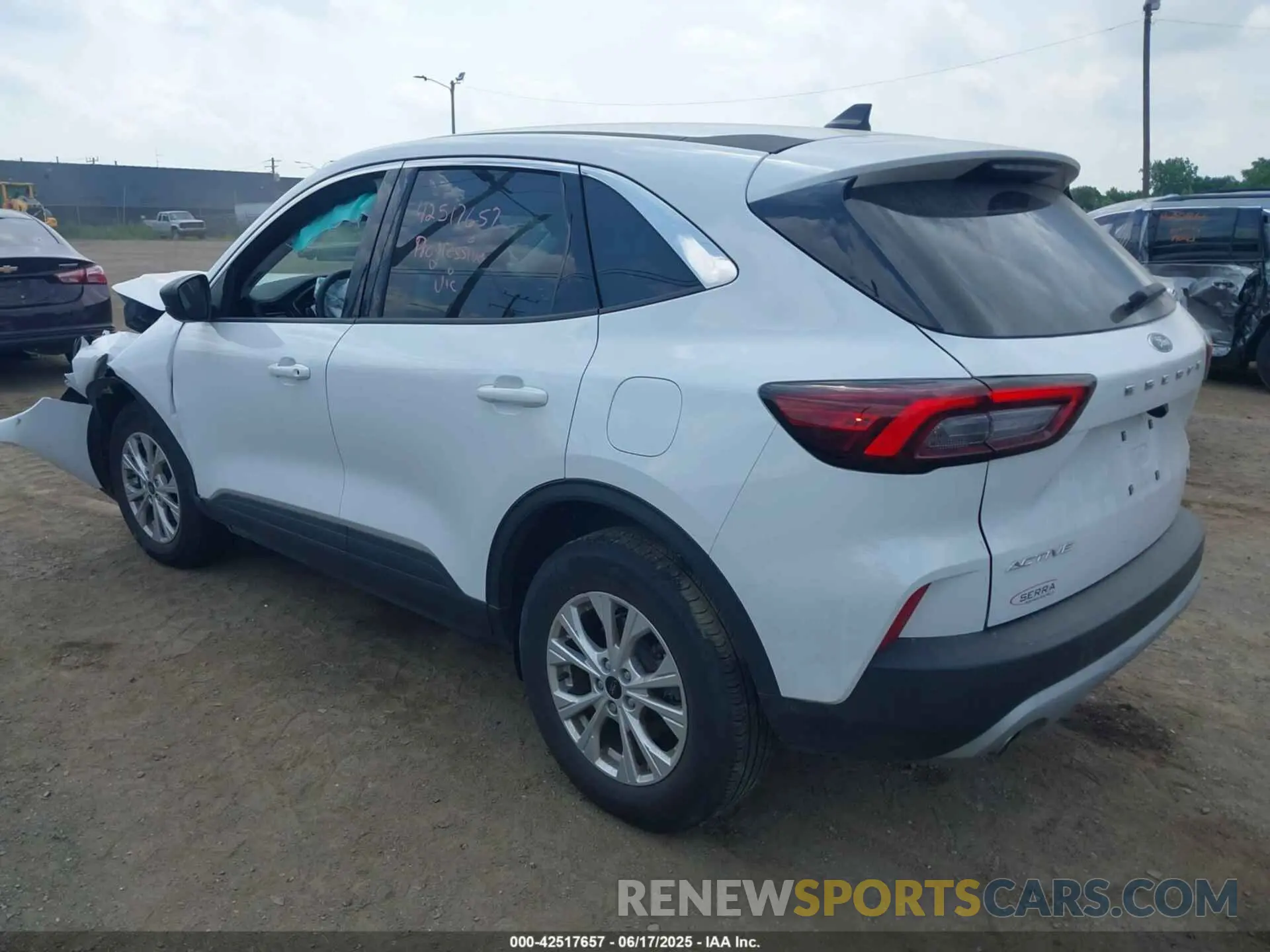 3 Фотография поврежденного автомобиля 1FMCU9GN0RUA79758 FORD ESCAPE 2024