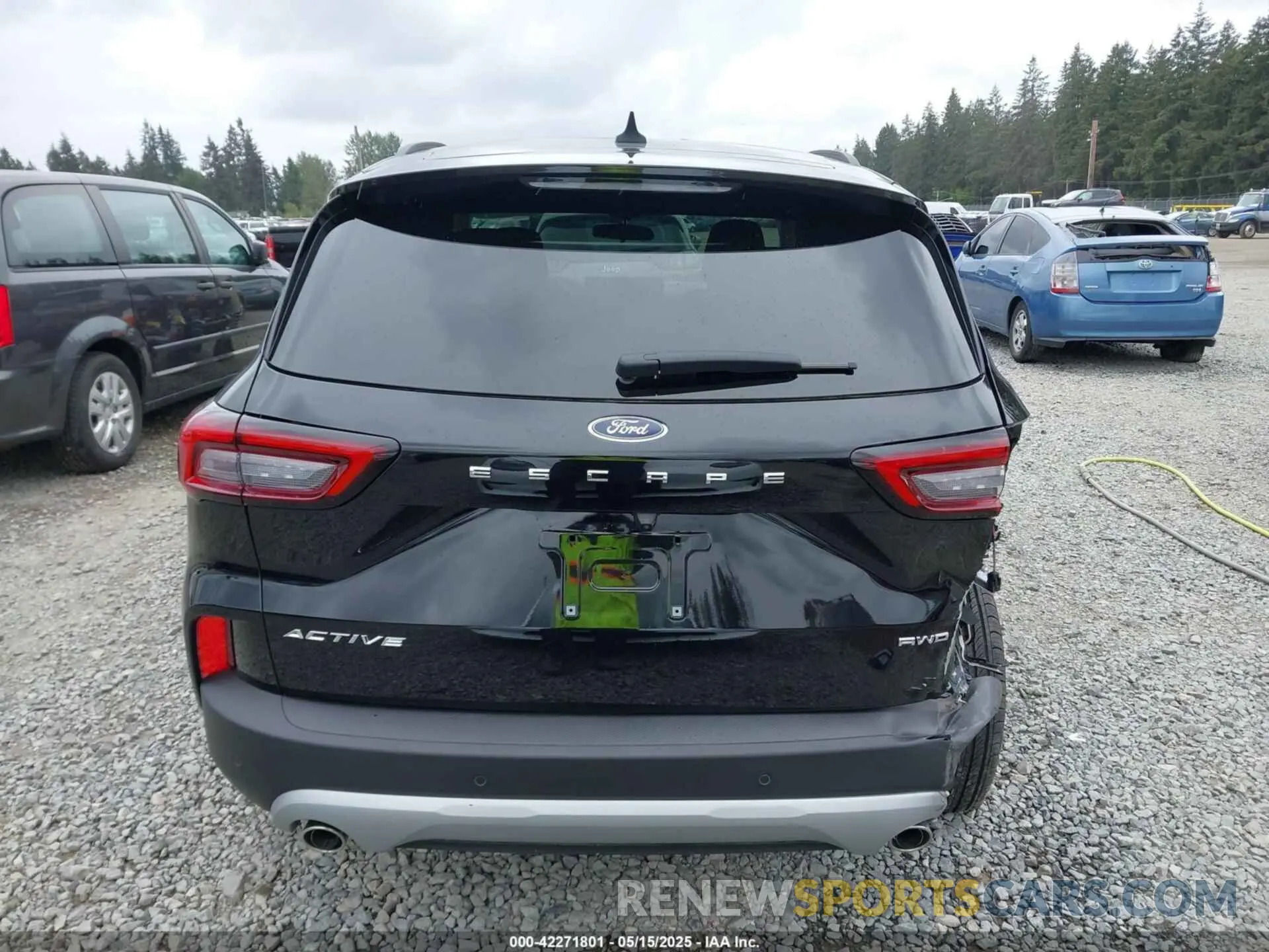 17 Photograph of a damaged car 1FMCU9GN1RUB27879 FORD ESCAPE 2024