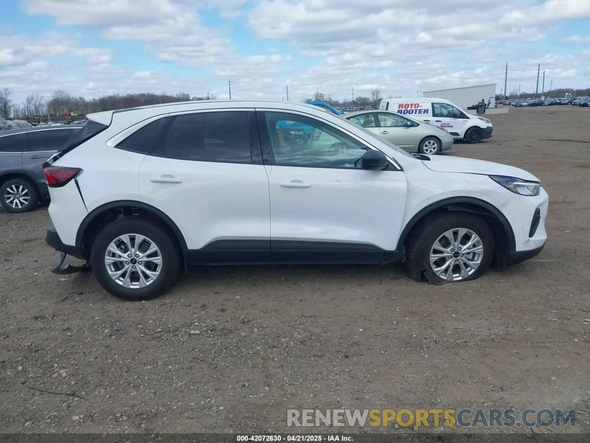 13 Photograph of a damaged car 1FMCU9GN2RUB10282 FORD ESCAPE 2024