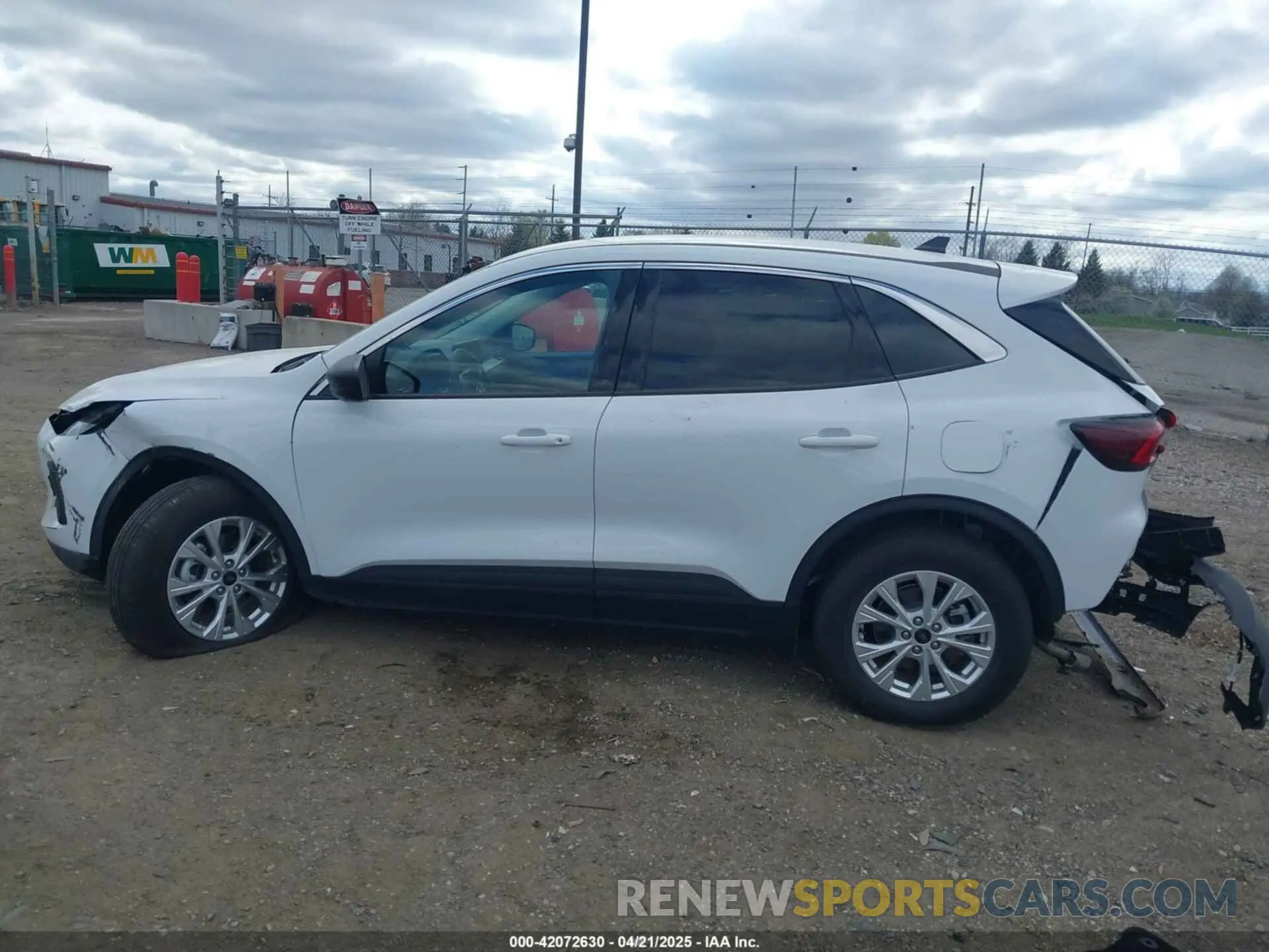 14 Photograph of a damaged car 1FMCU9GN2RUB10282 FORD ESCAPE 2024