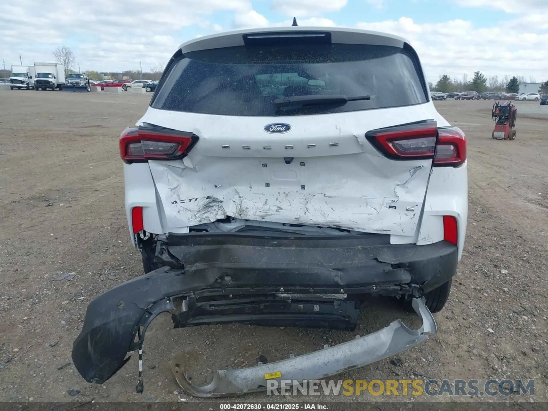 16 Photograph of a damaged car 1FMCU9GN2RUB10282 FORD ESCAPE 2024