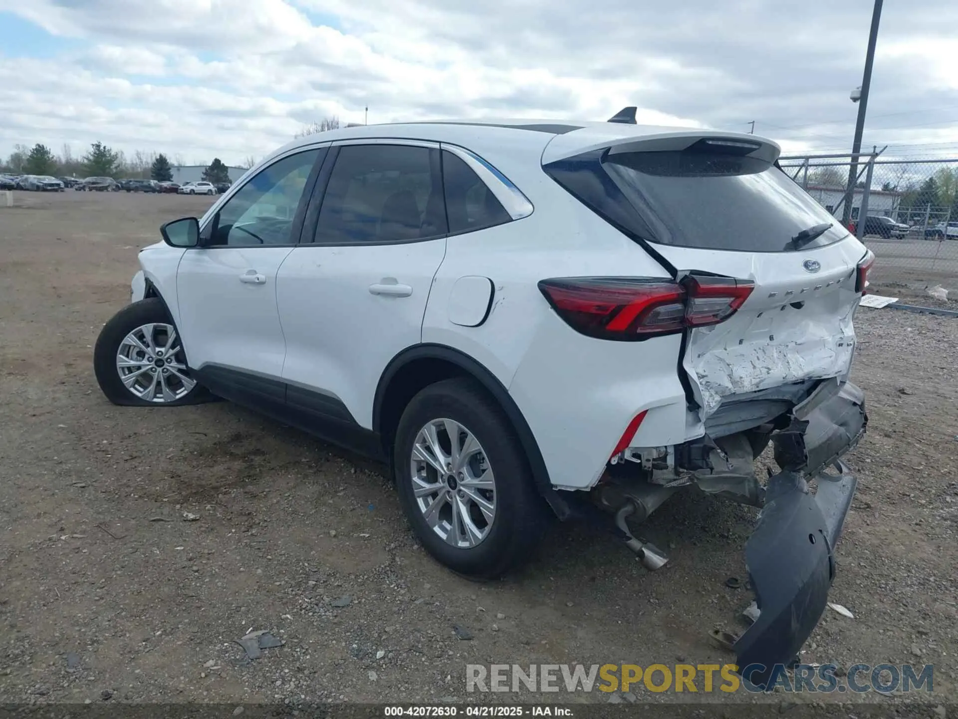3 Photograph of a damaged car 1FMCU9GN2RUB10282 FORD ESCAPE 2024