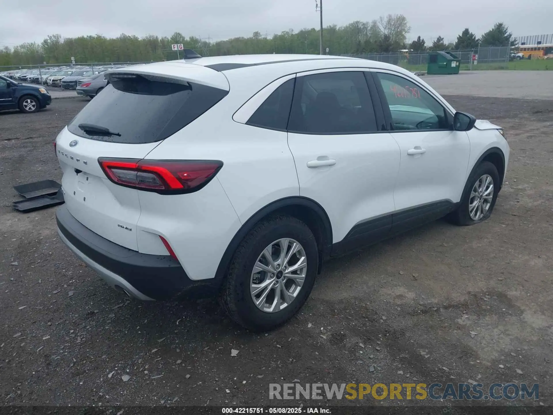 4 Photograph of a damaged car 1FMCU9GN3RUA56040 FORD ESCAPE 2024