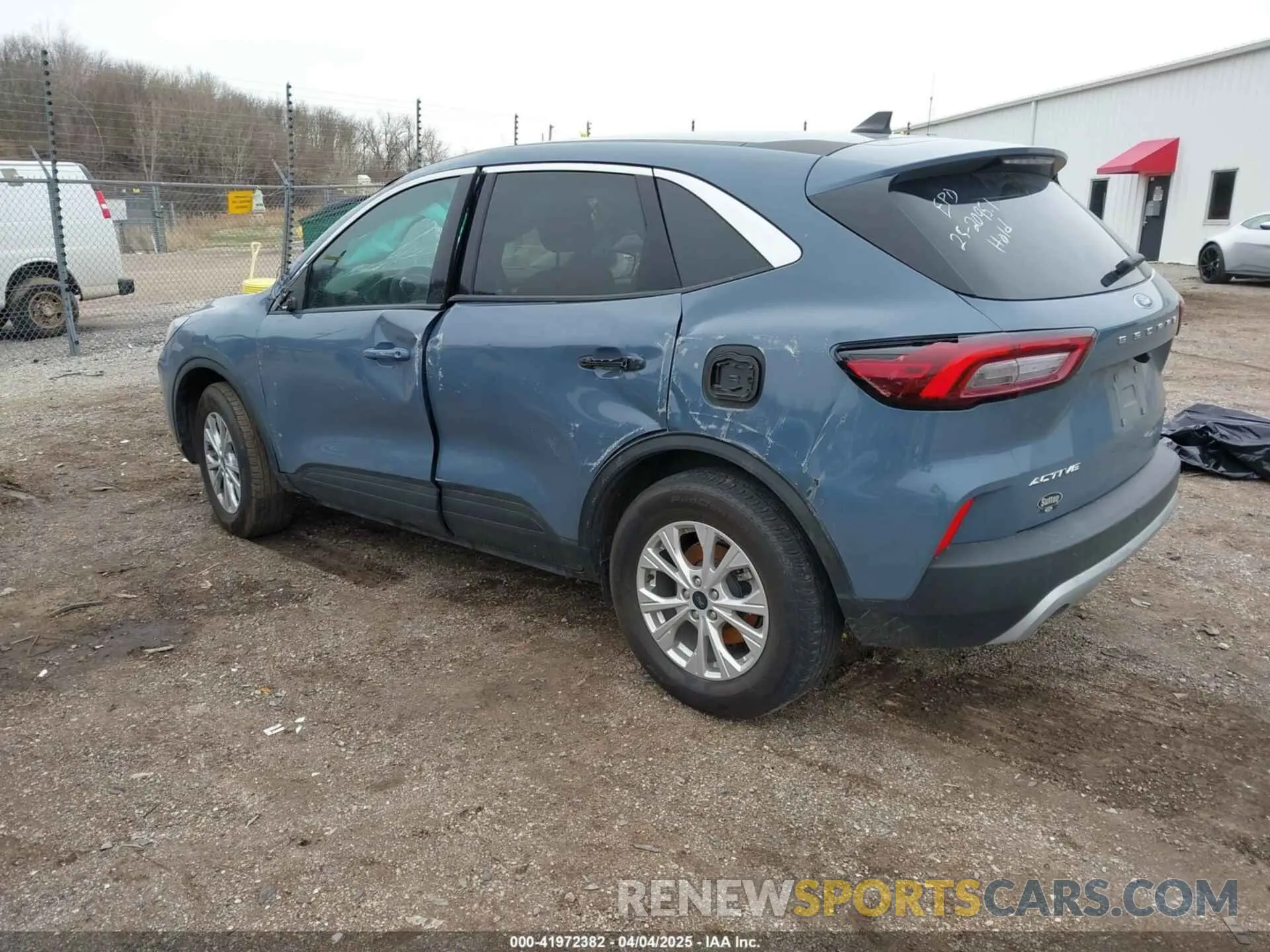 3 Фотография поврежденного автомобиля 1FMCU9GN4RUB24930 FORD ESCAPE 2024