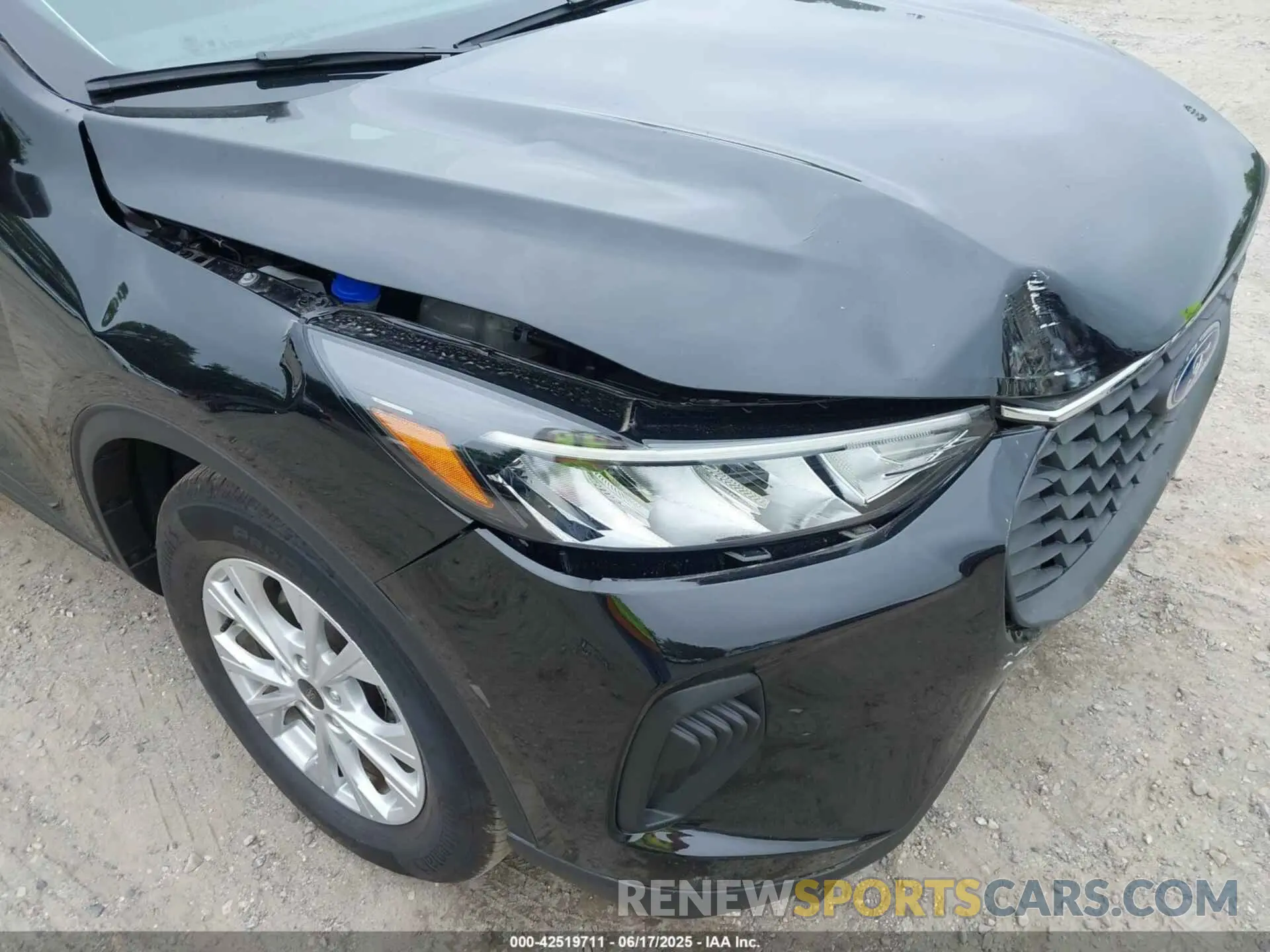 17 Photograph of a damaged car 1FMCU9GN6RUA12291 FORD ESCAPE 2024