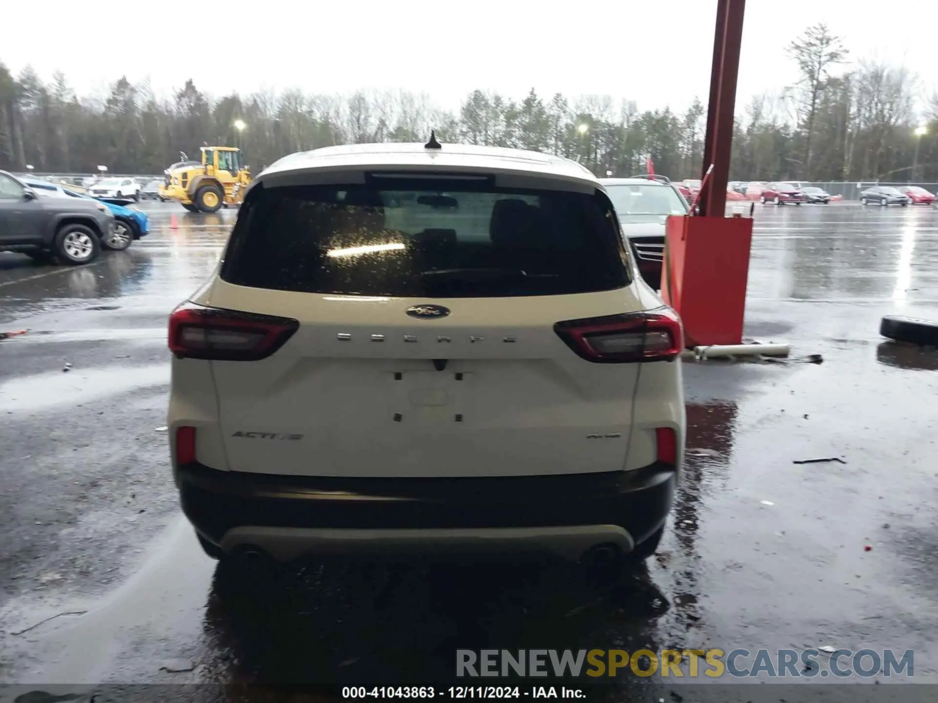 17 Photograph of a damaged car 1FMCU9GN7RUA78607 FORD ESCAPE 2024