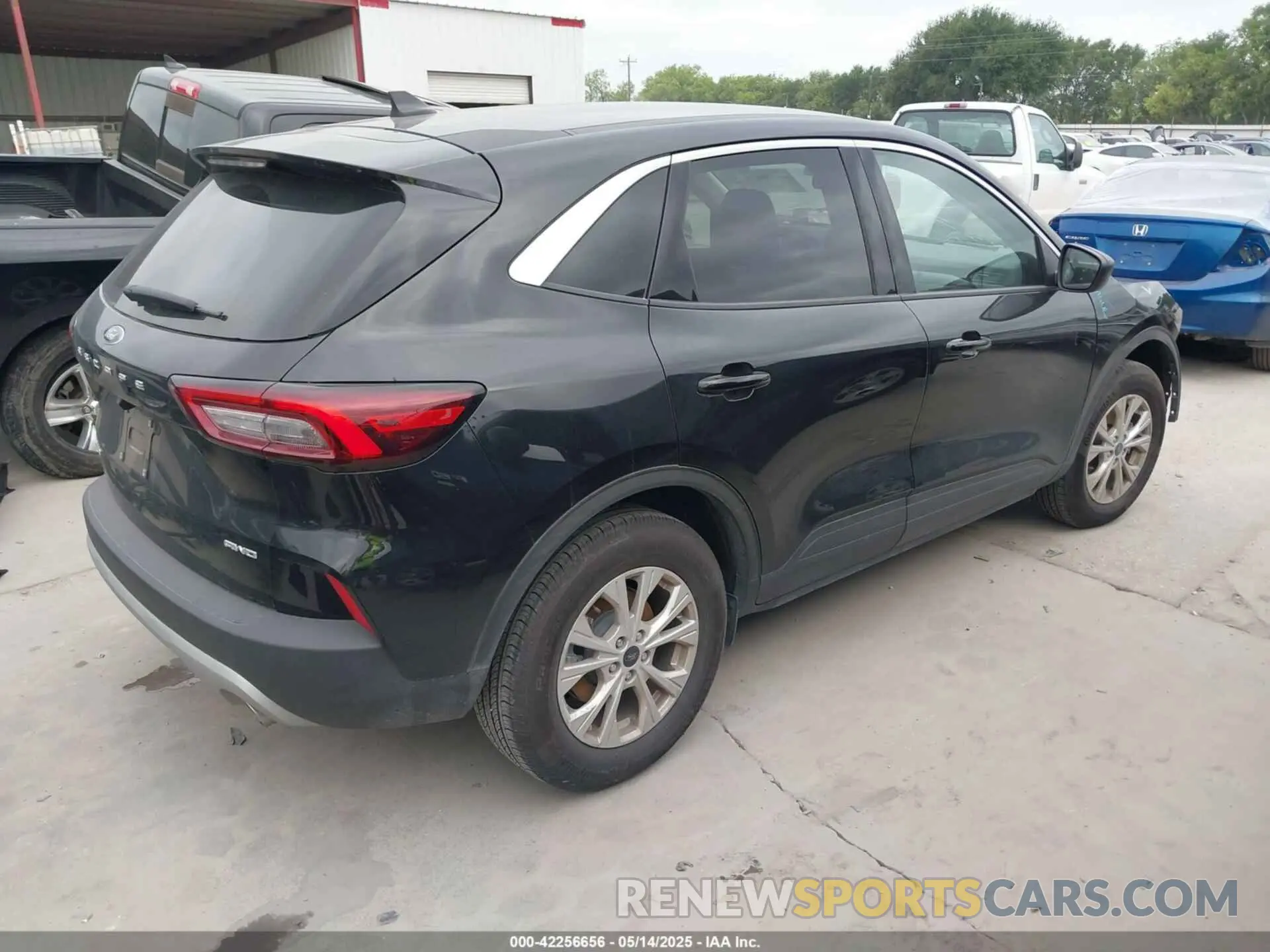 4 Photograph of a damaged car 1FMCU9GN8RUA92886 FORD ESCAPE 2024