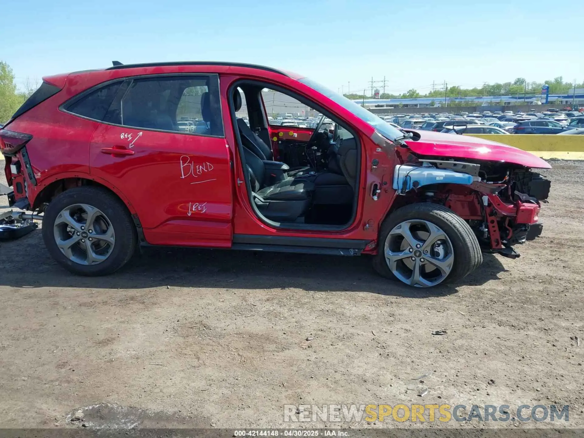 19 Фотография поврежденного автомобиля 1FMCU9MN0RUB00628 FORD ESCAPE 2024
