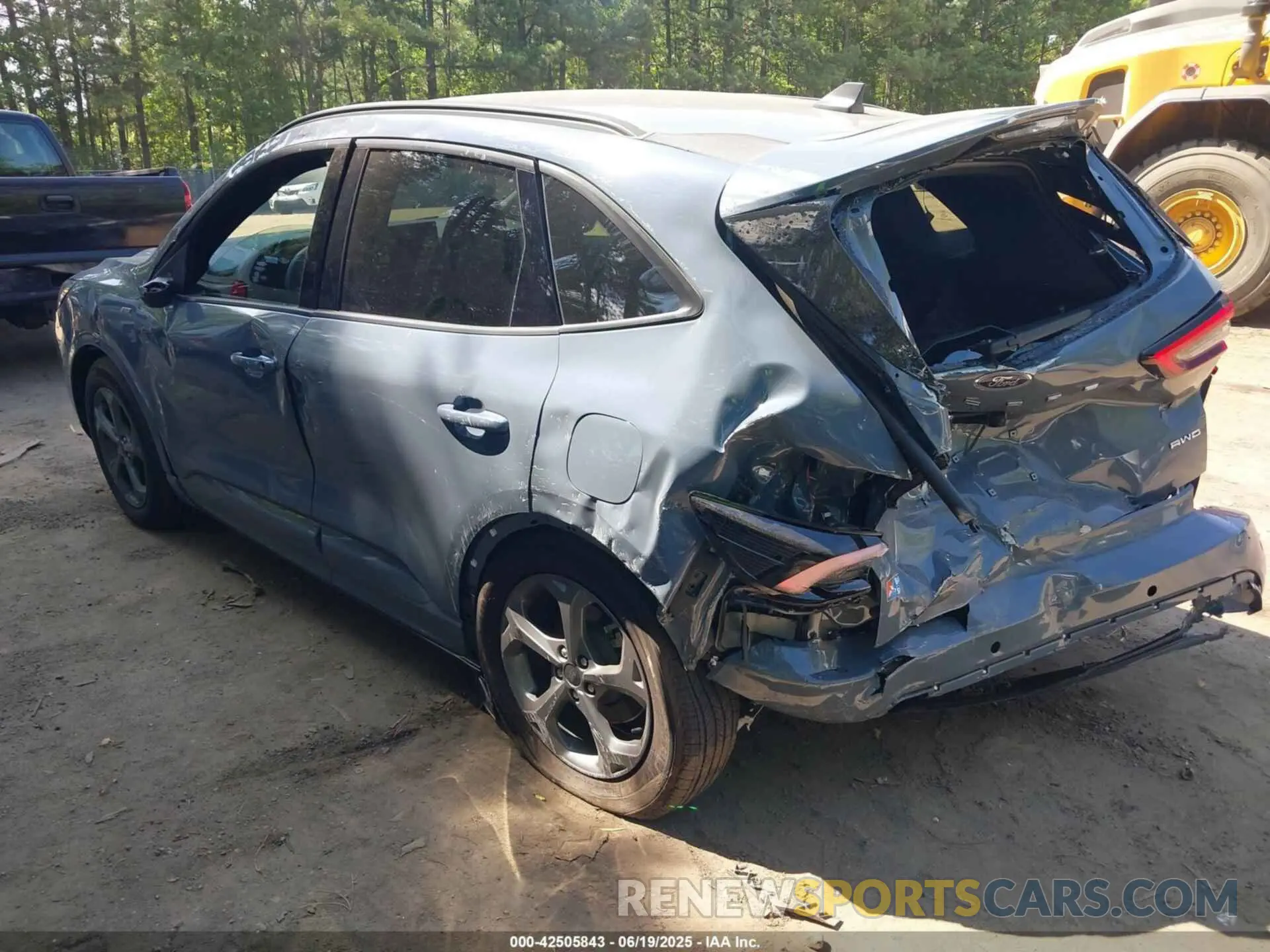 3 Фотография поврежденного автомобиля 1FMCU9MN2RUB52116 FORD ESCAPE 2024