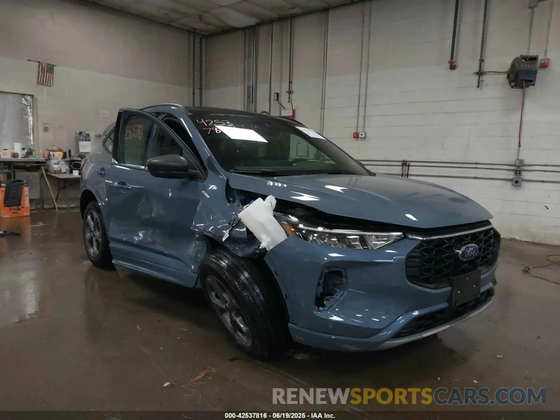 1 Фотография поврежденного автомобиля 1FMCU9MN7RUA32795 FORD ESCAPE 2024