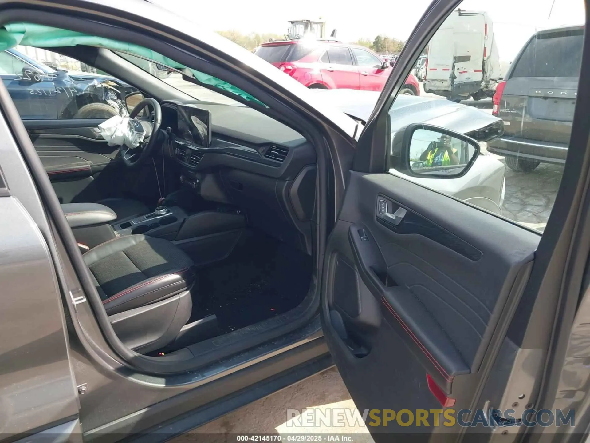 5 Photograph of a damaged car 1FMCU9NA9RUB60676 FORD ESCAPE 2024
